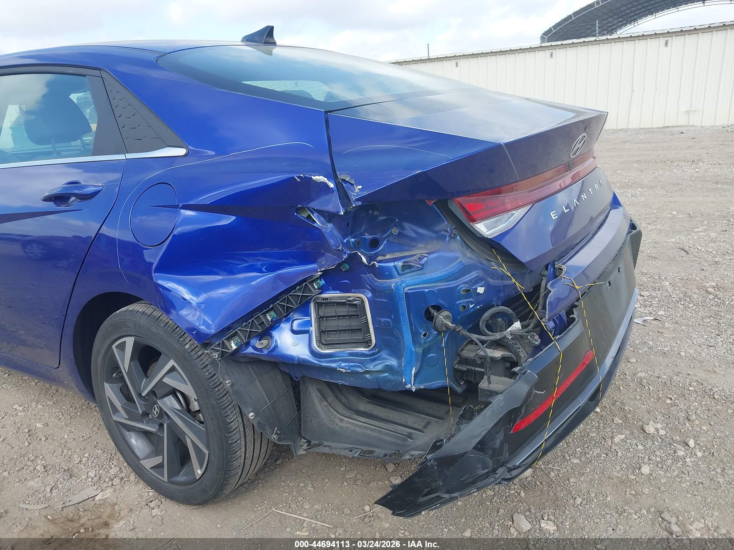 HYUNDAI ELANTRA image 6