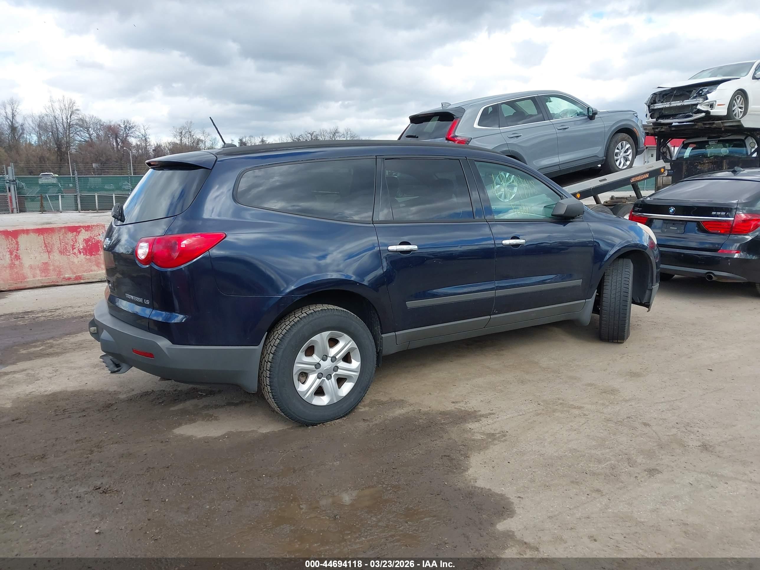 CHEVROLET TRAVERSE image 4