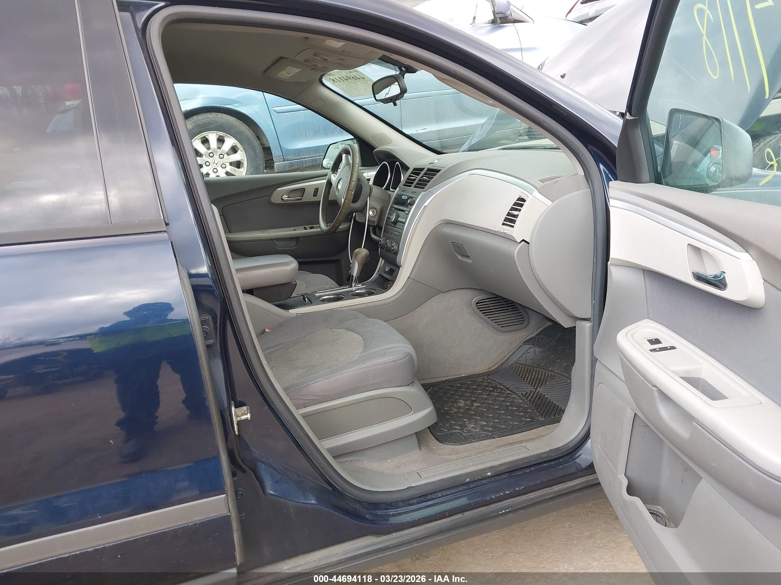 CHEVROLET TRAVERSE image 5
