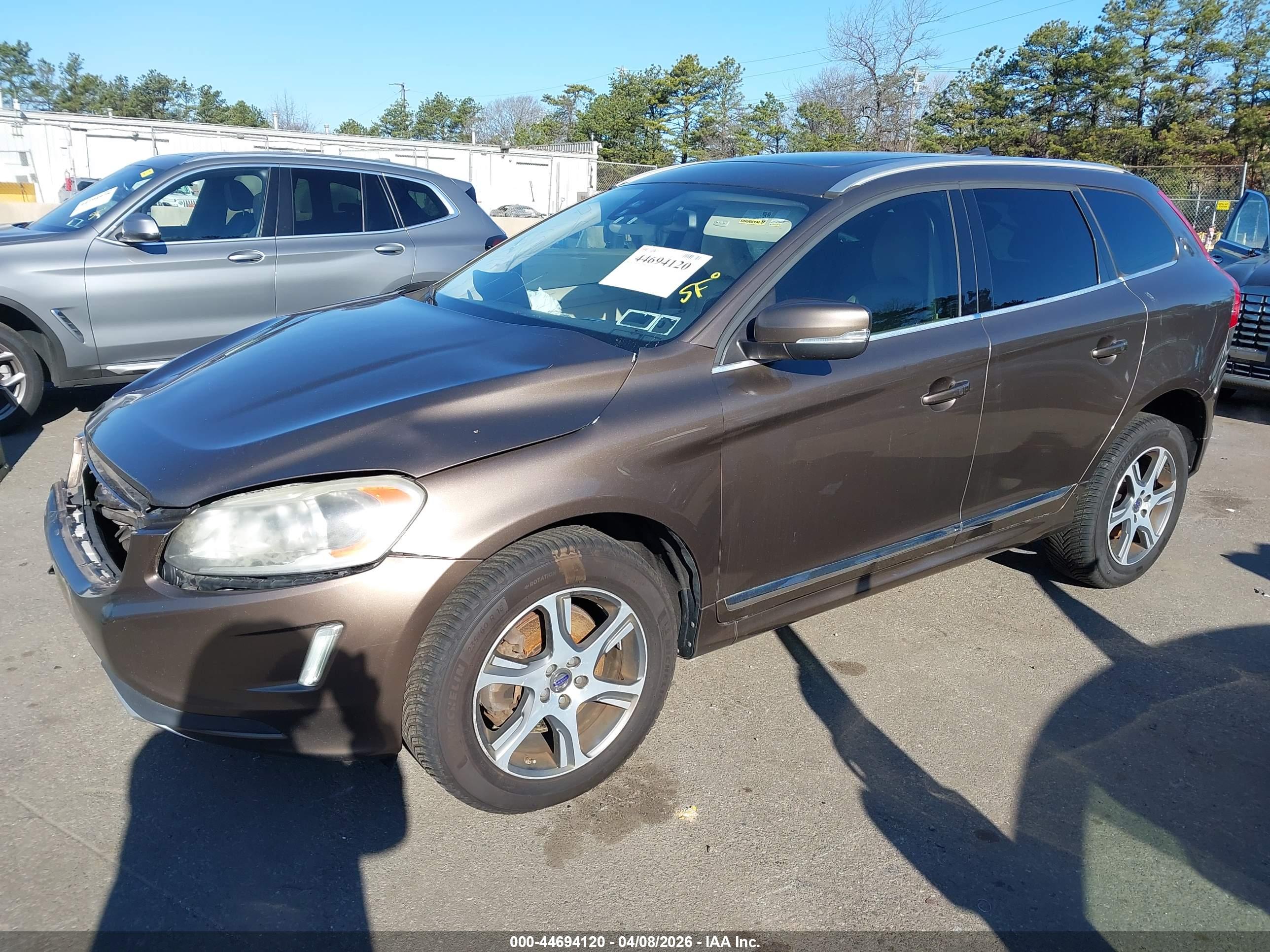 VOLVO XC60 image 2