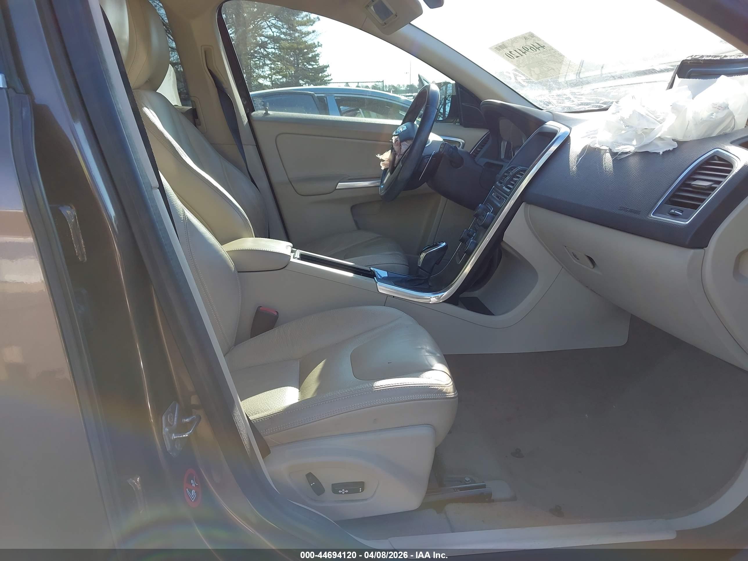 VOLVO XC60 image 5