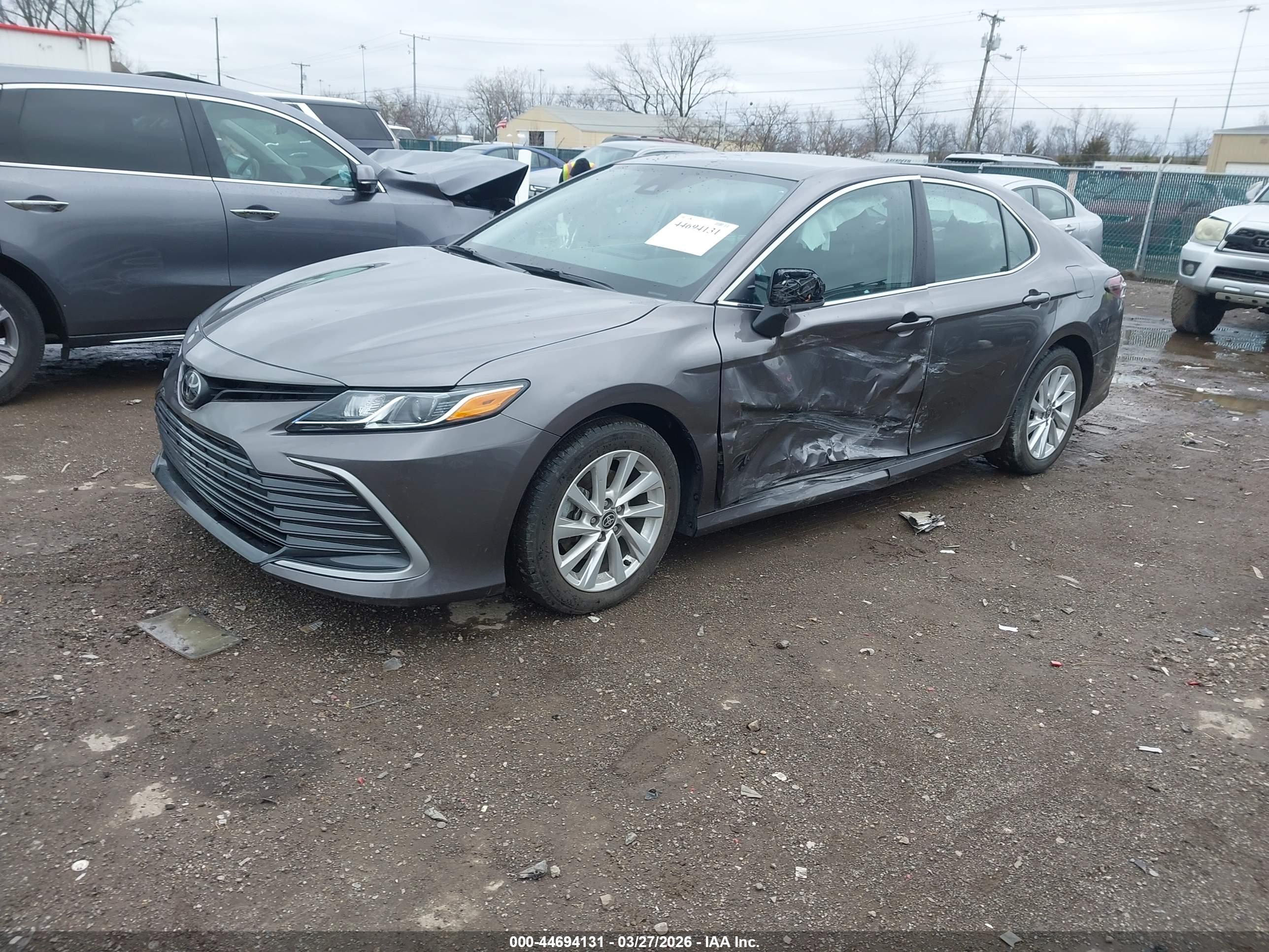 TOYOTA CAMRY image 2