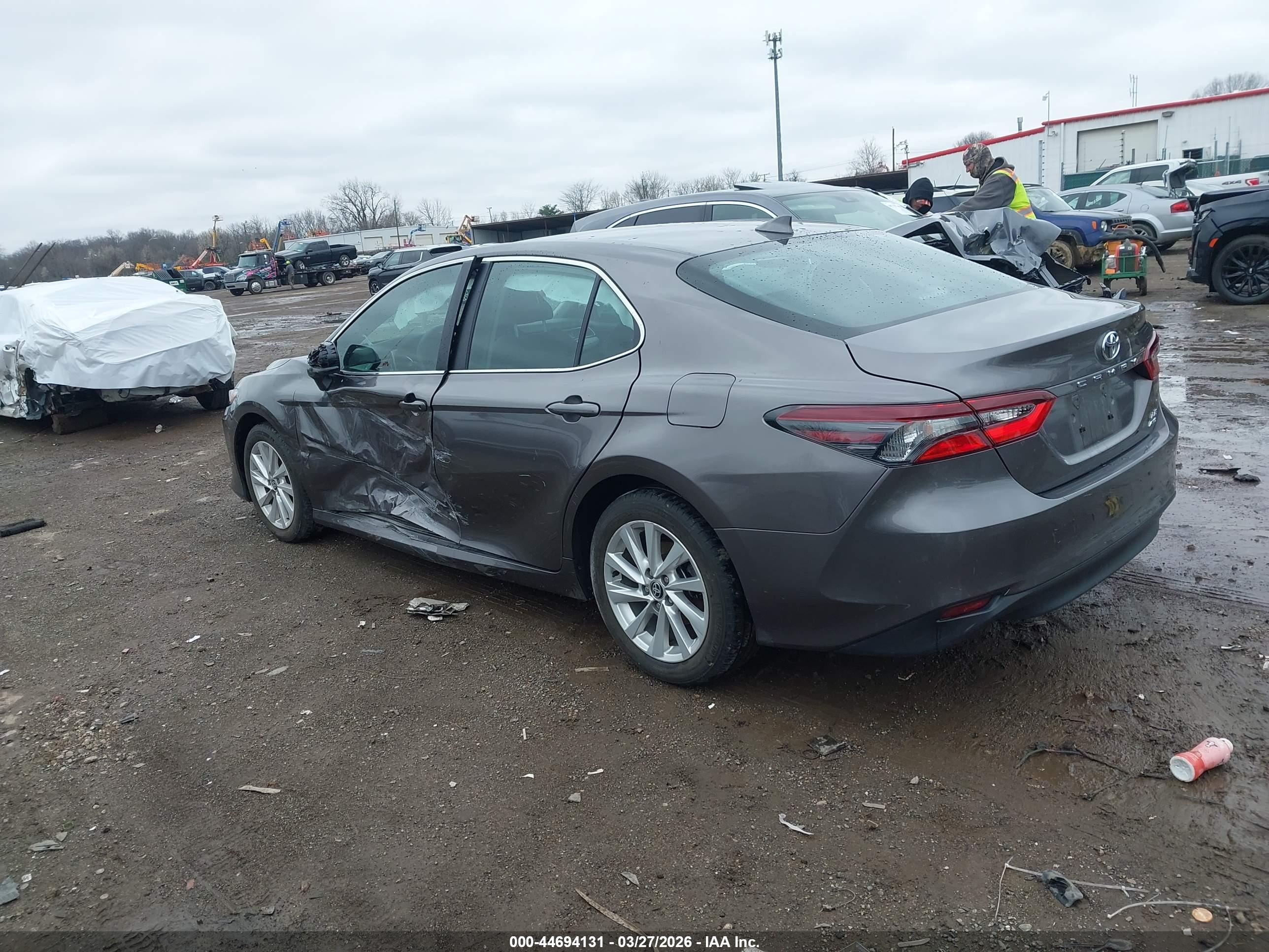 TOYOTA CAMRY image 3
