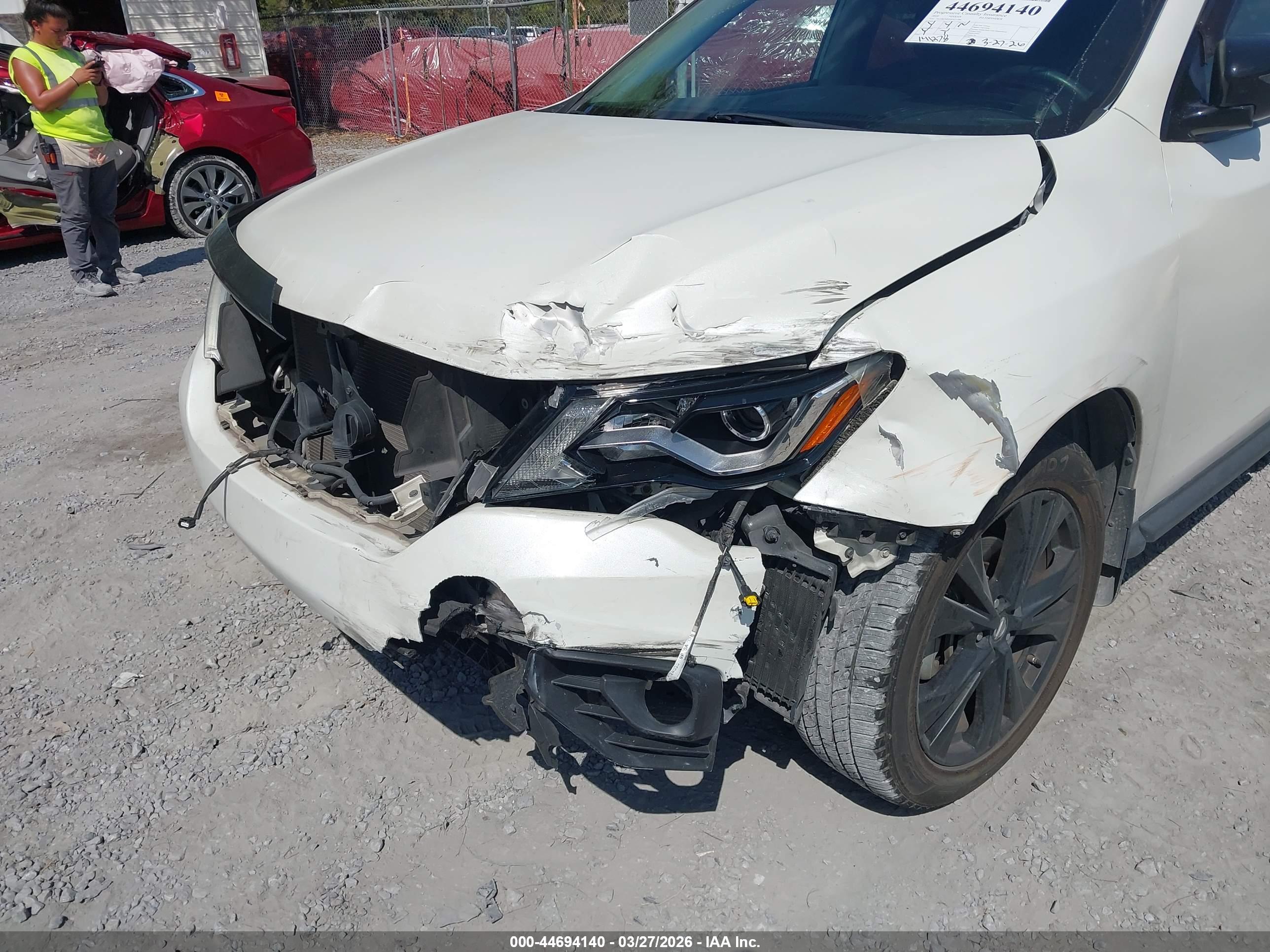 NISSAN PATHFINDER image 6