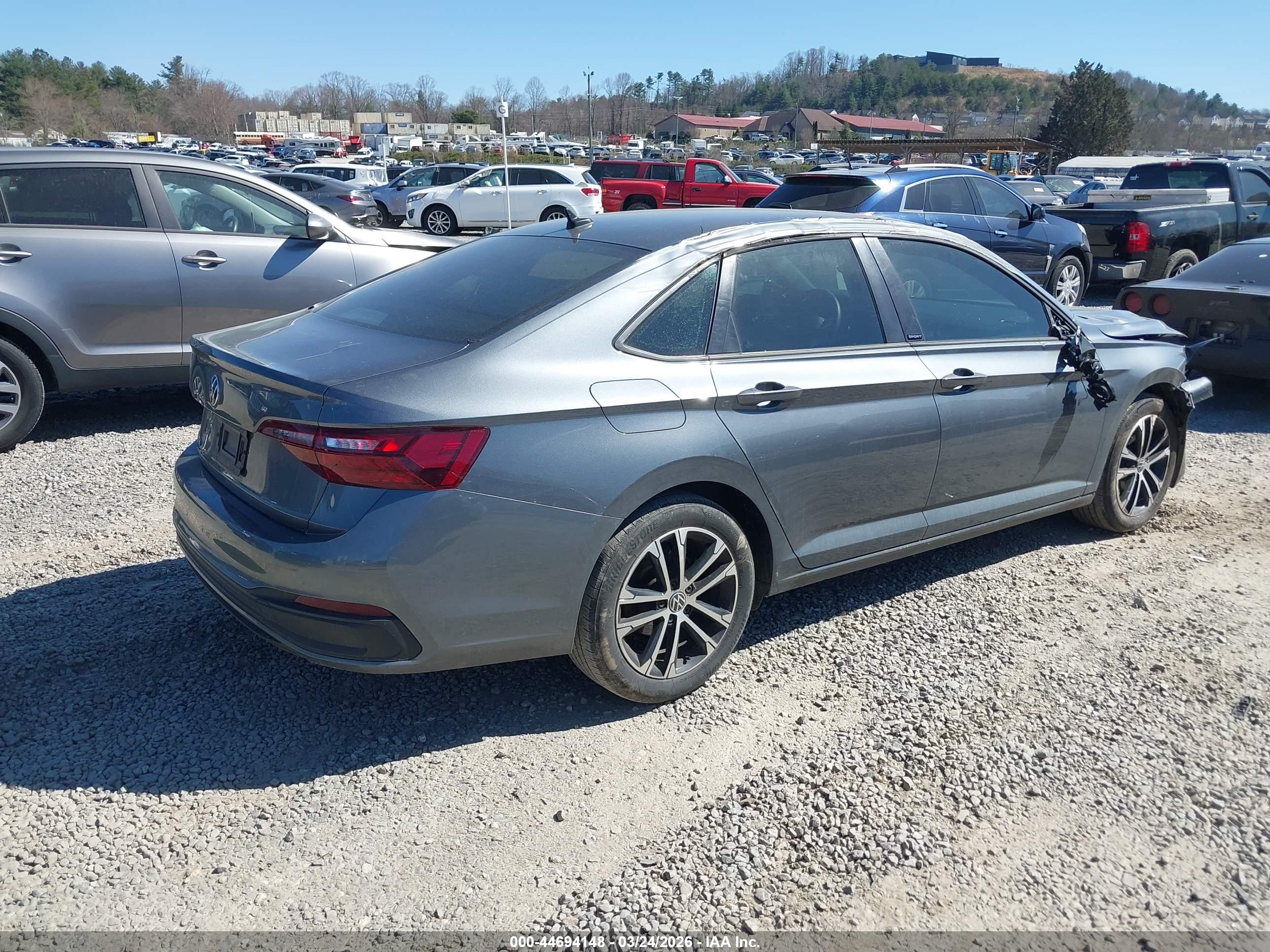 VOLKSWAGEN JETTA image 4
