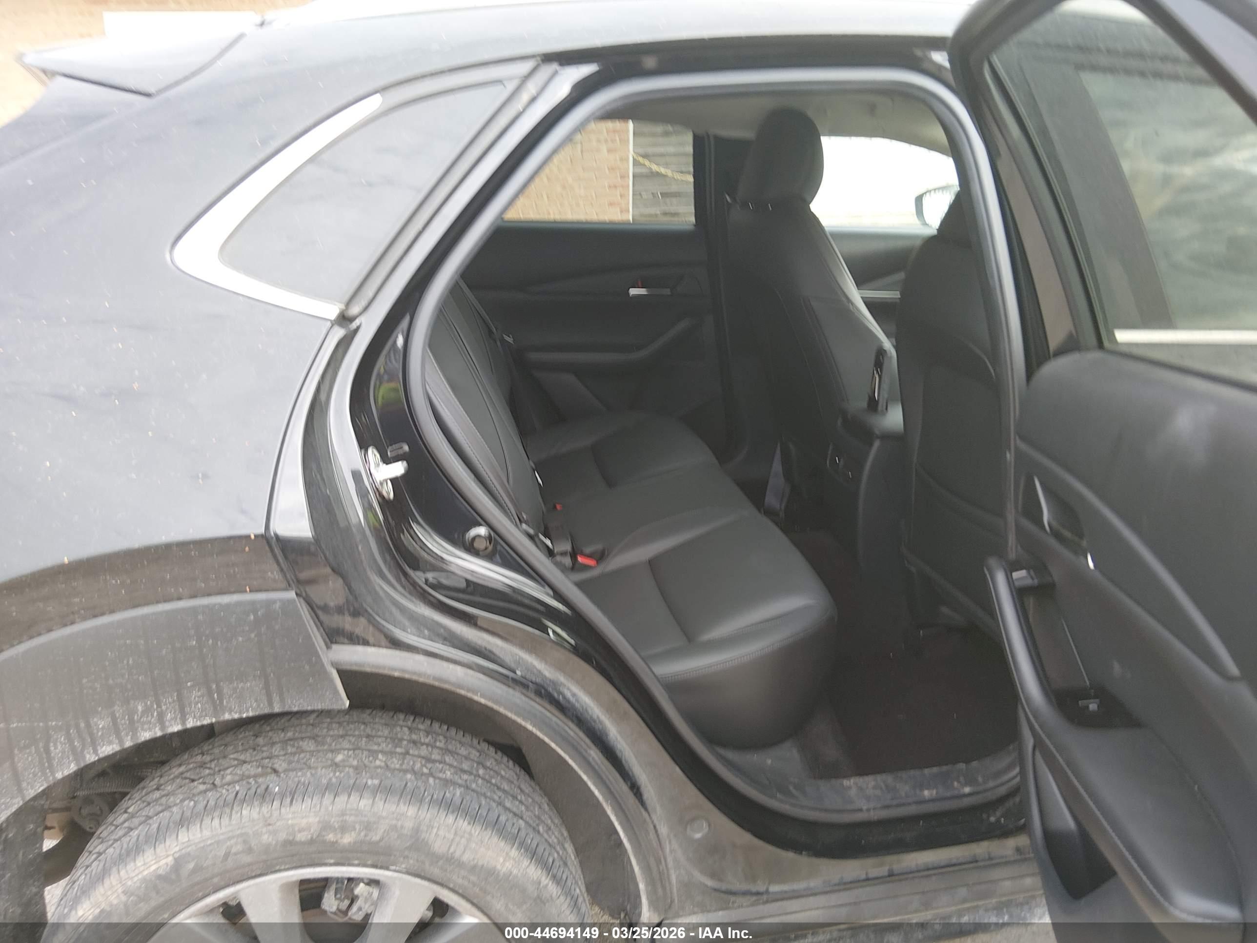 MAZDA CX-30 image 8