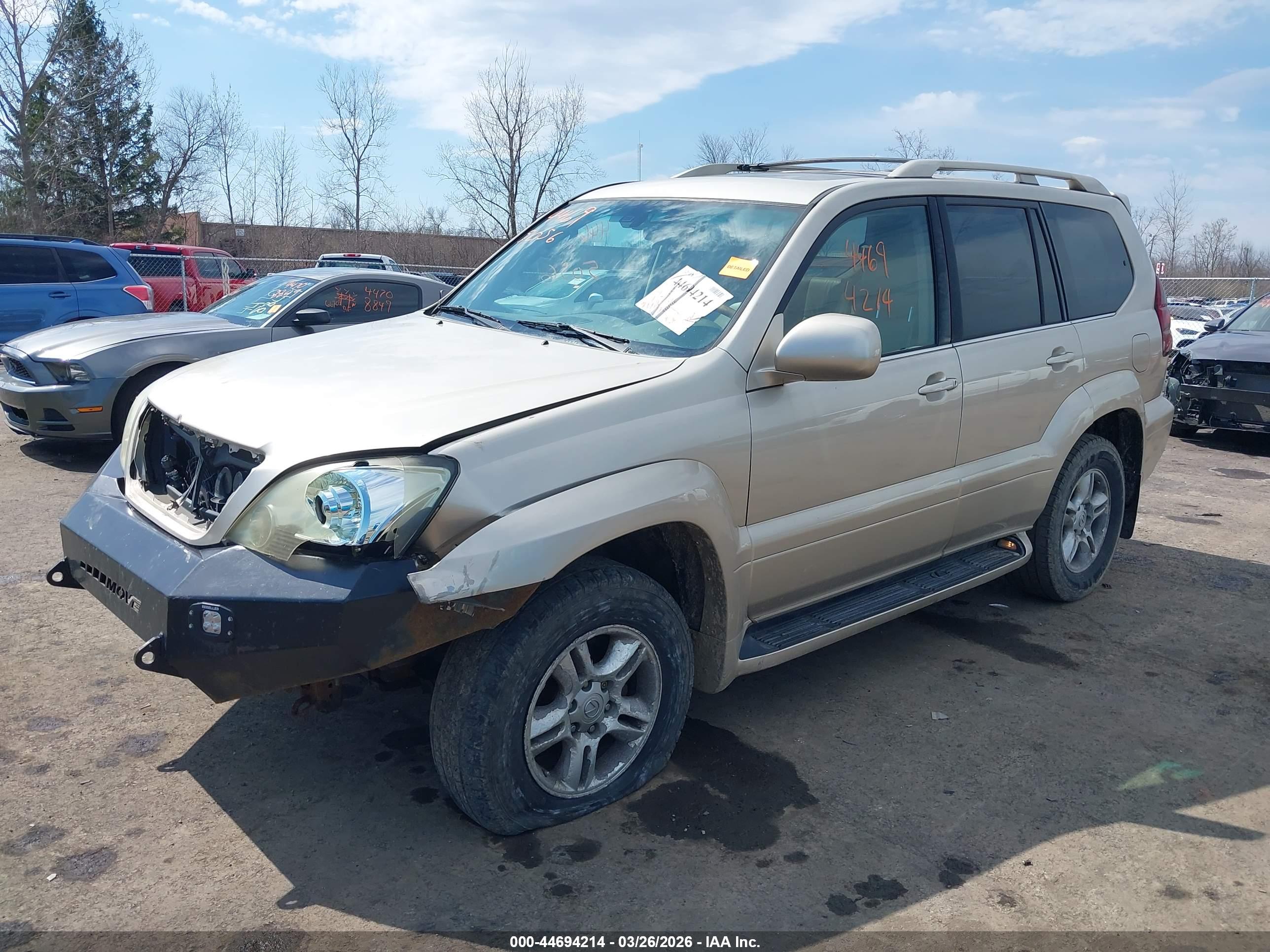 LEXUS GX image 2