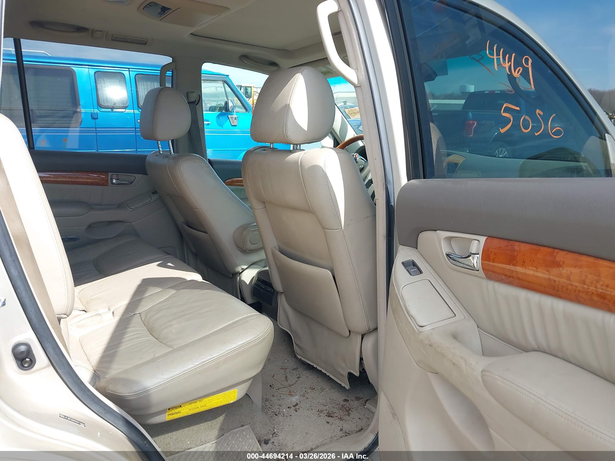 LEXUS GX image 8
