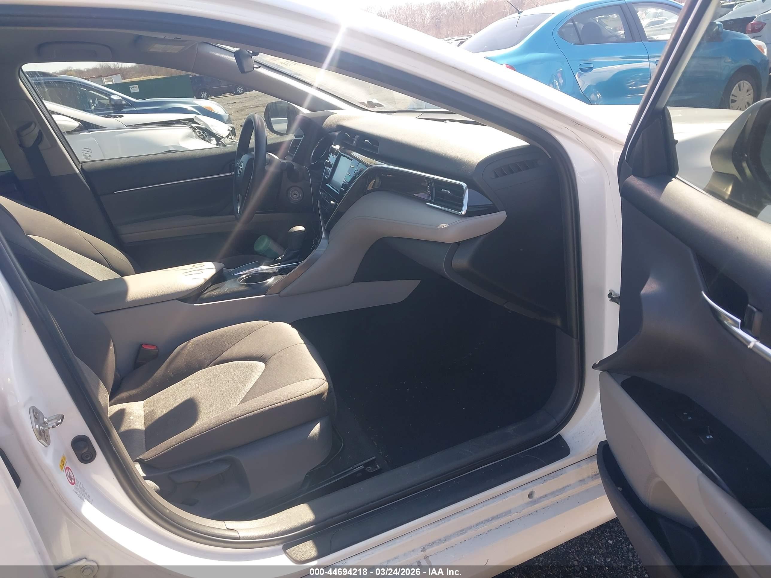TOYOTA CAMRY image 5