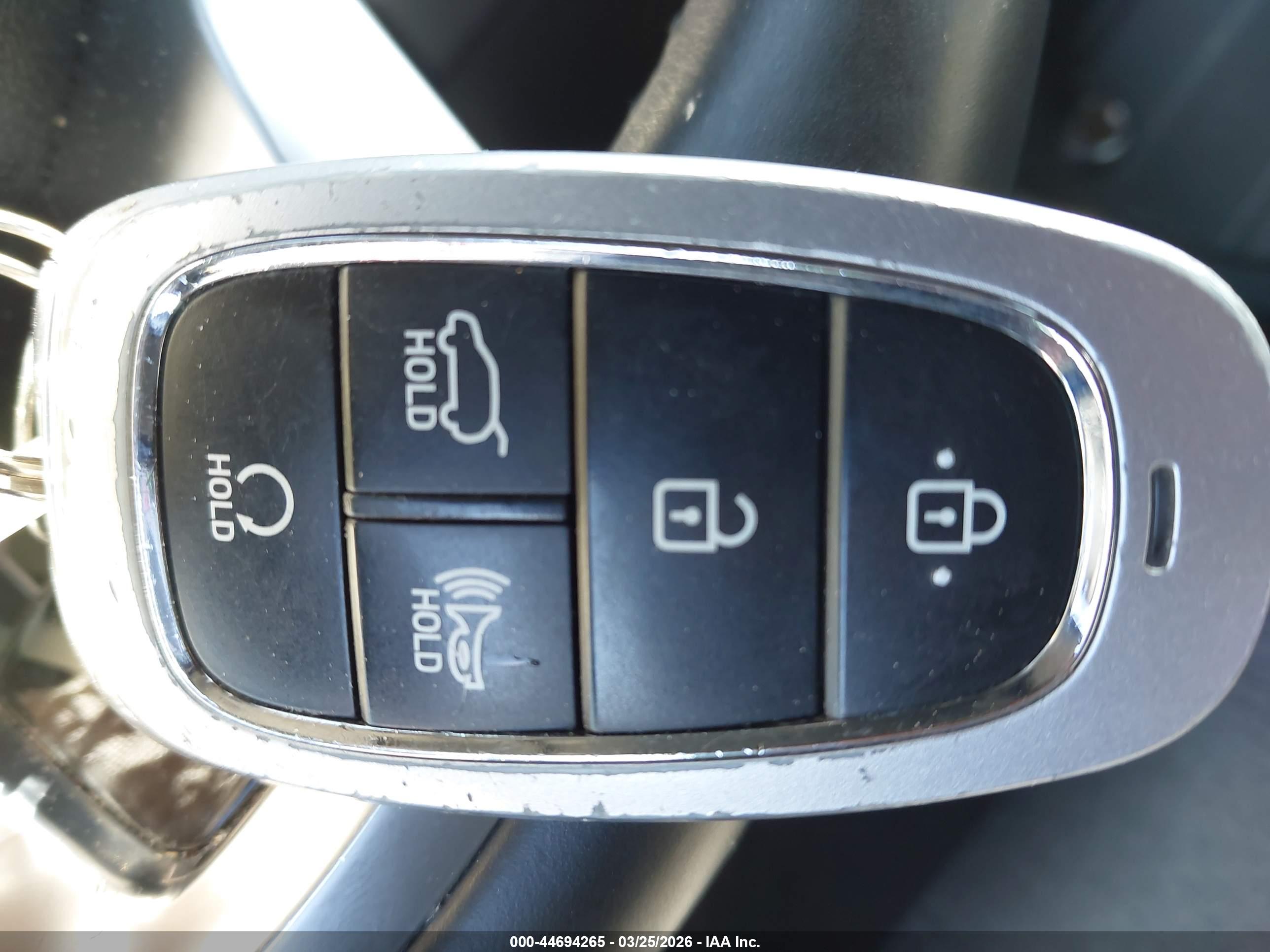 HYUNDAI SANTA image 11