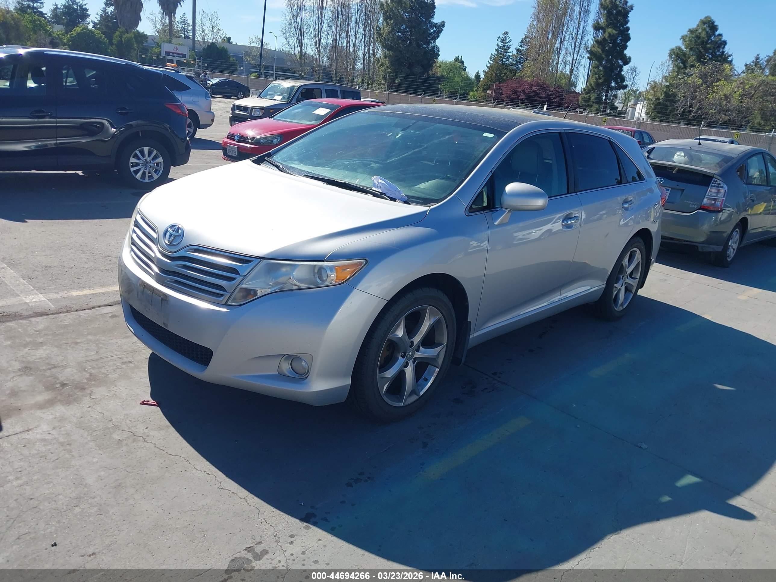 TOYOTA VENZA image 2