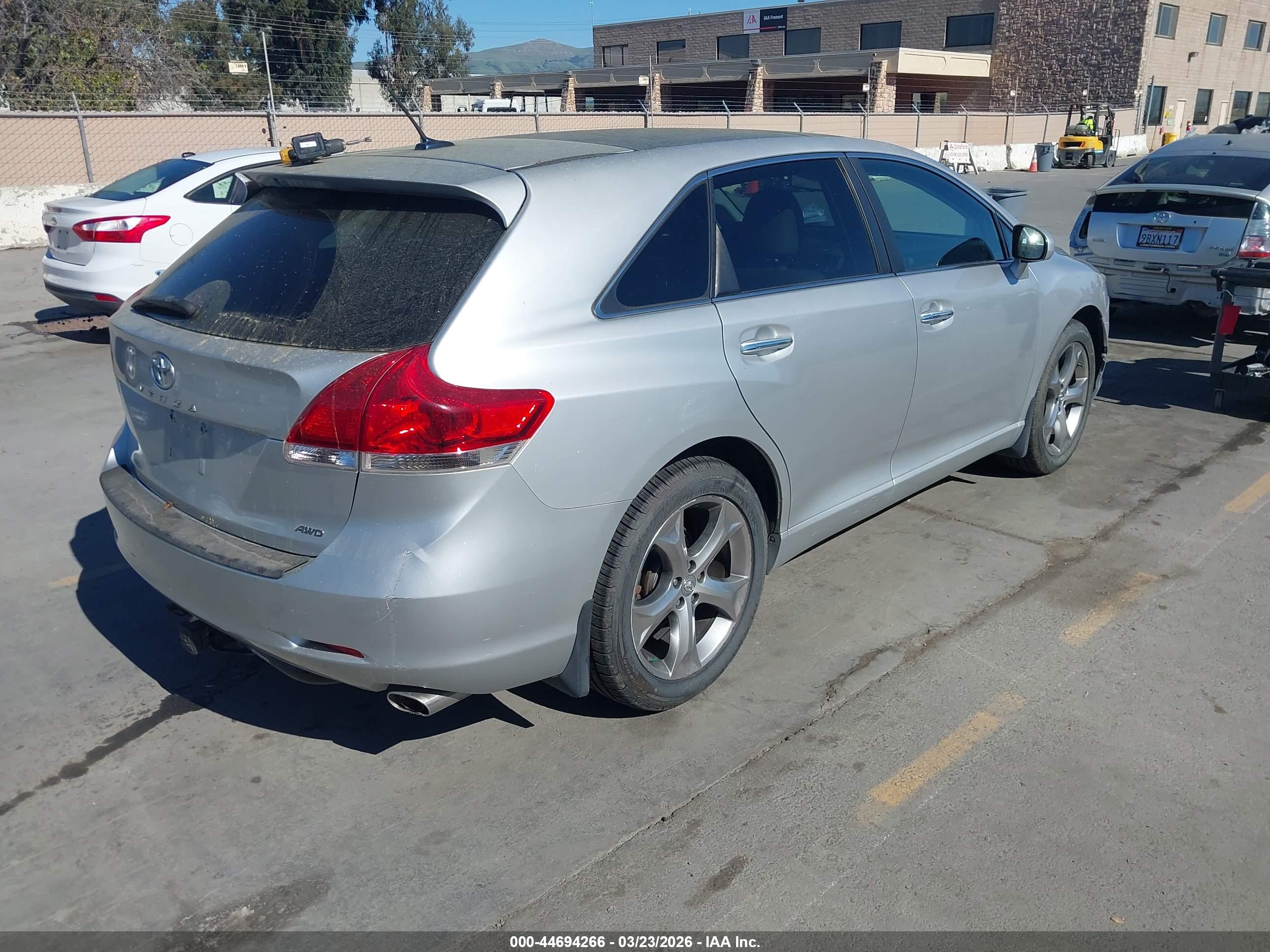 TOYOTA VENZA image 4