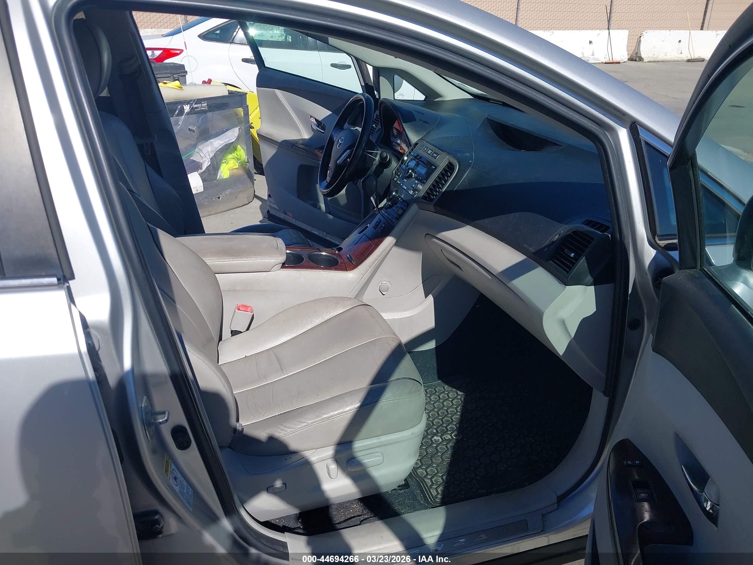 TOYOTA VENZA image 5