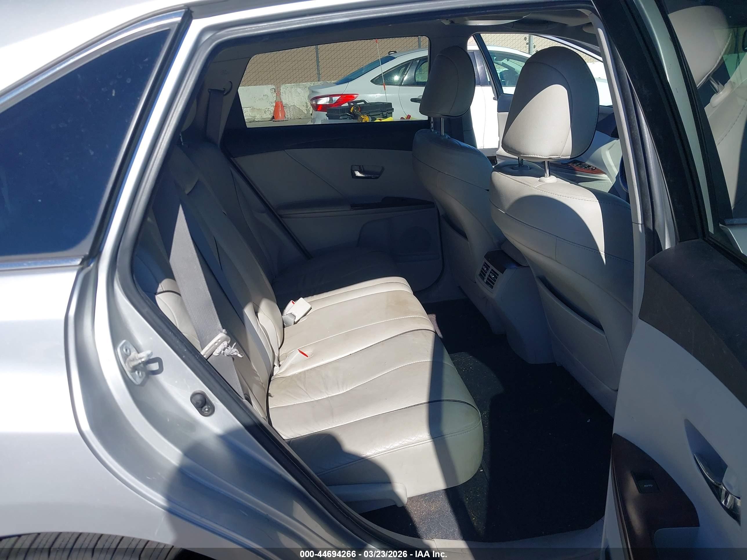 TOYOTA VENZA image 8