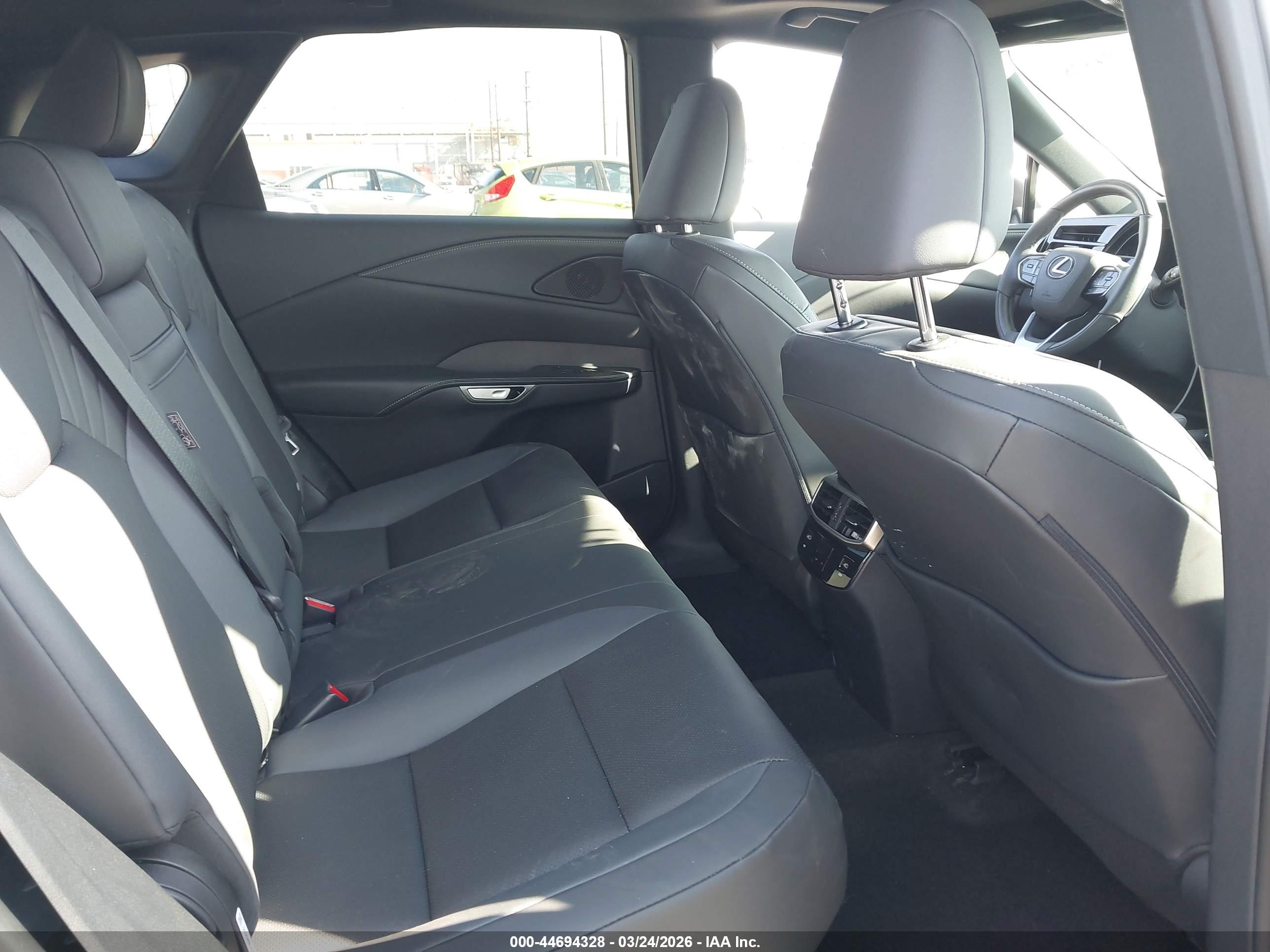 LEXUS RX image 8