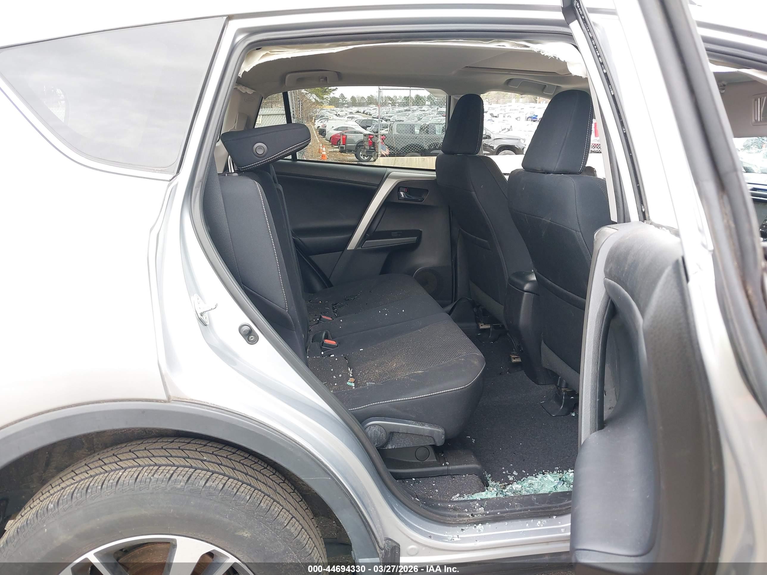 TOYOTA RAV4 image 8