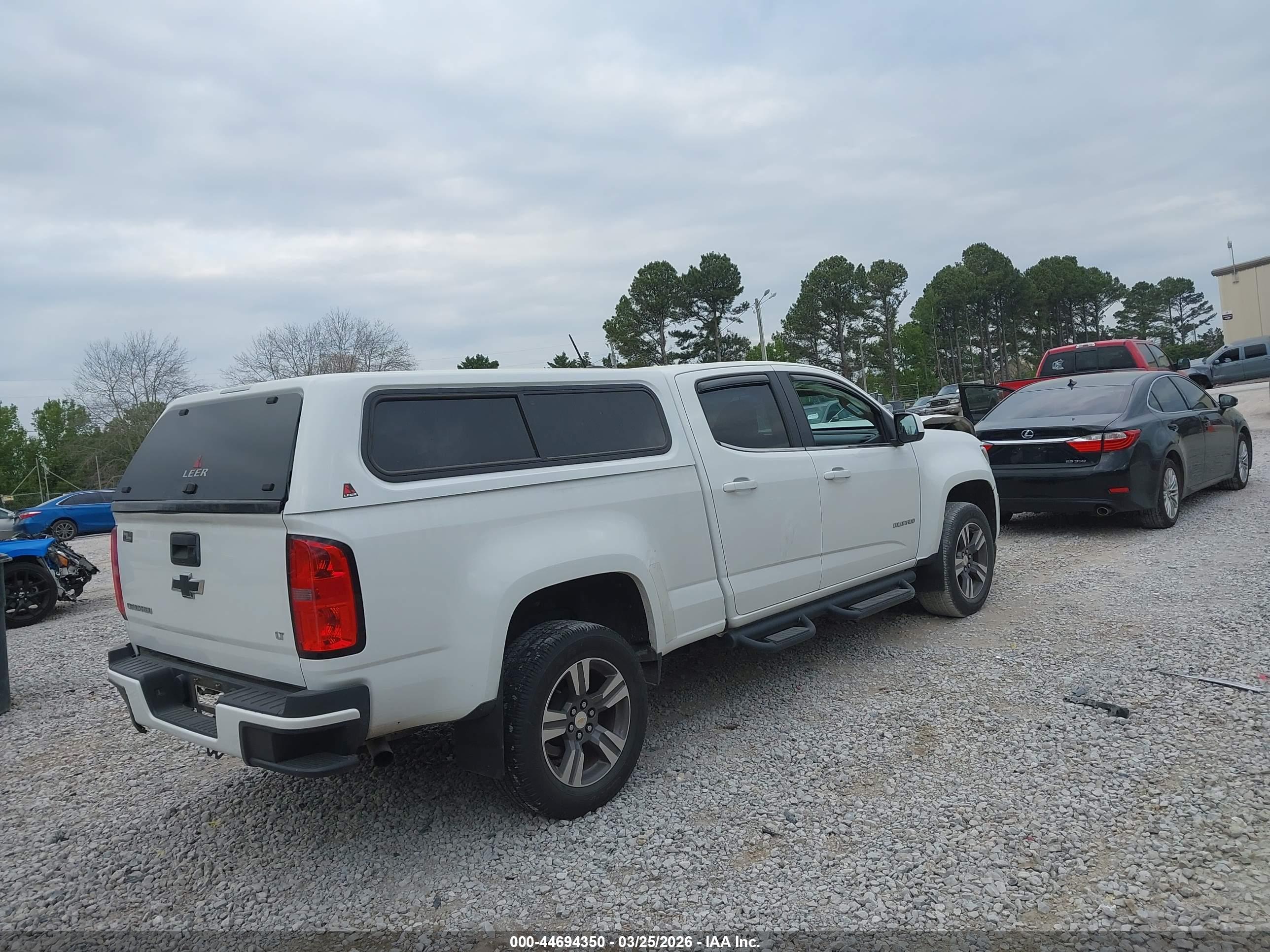 CHEVROLET COLORADO image 4