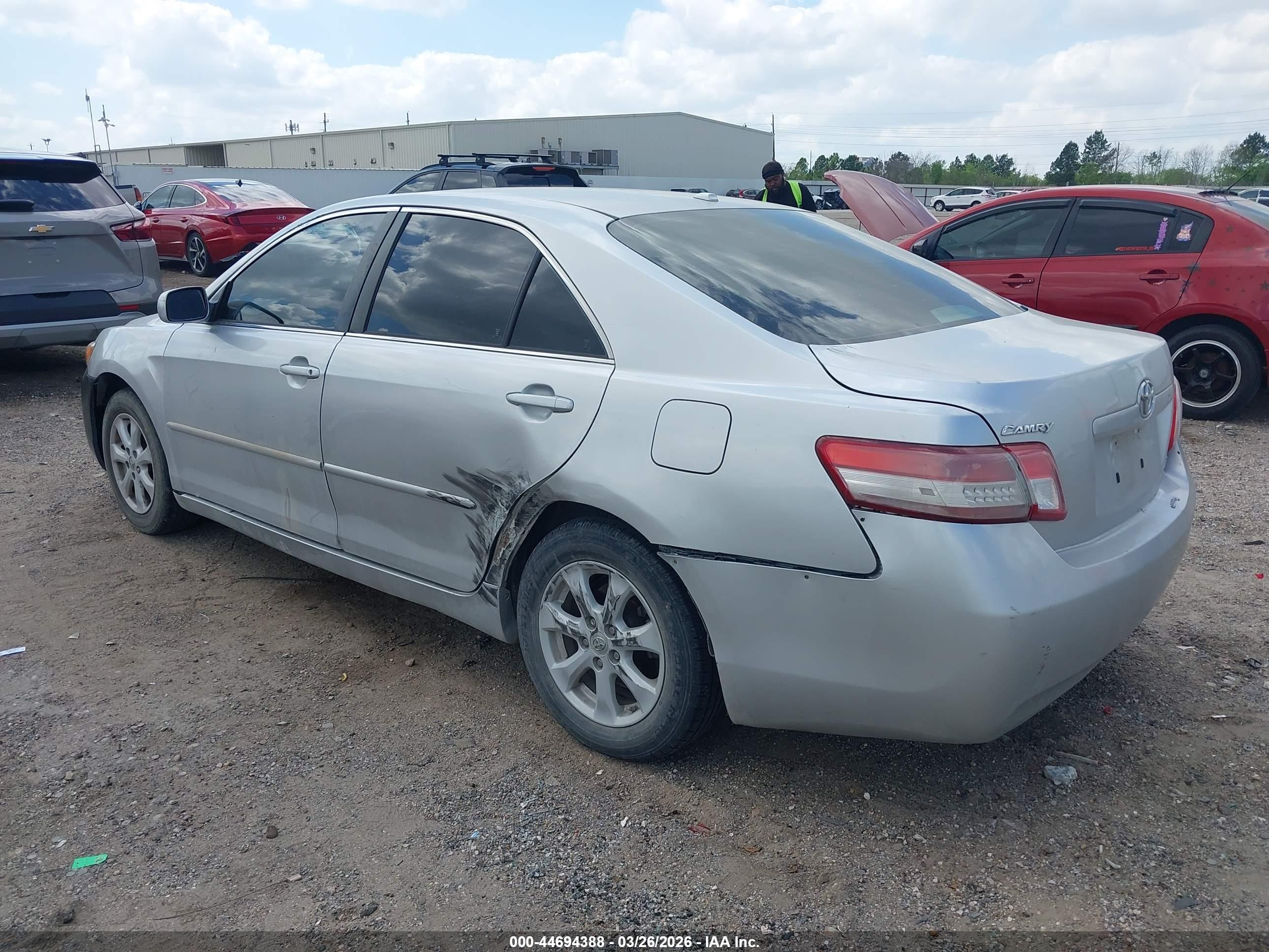 TOYOTA CAMRY image 3