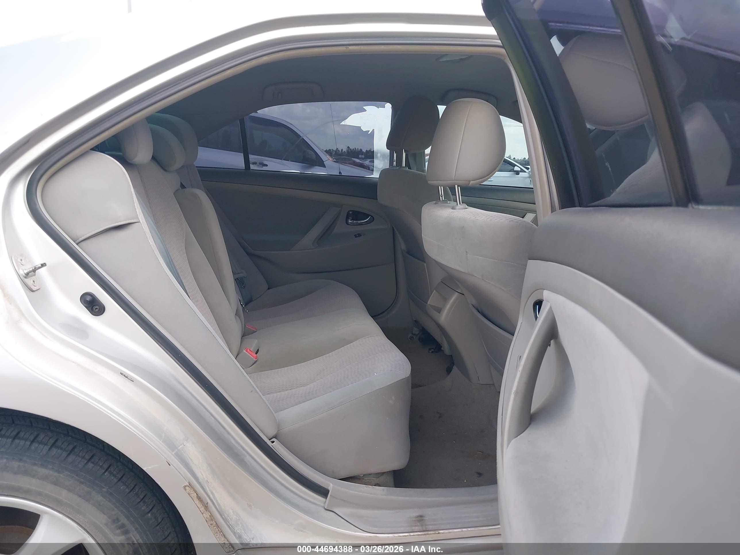 TOYOTA CAMRY image 8