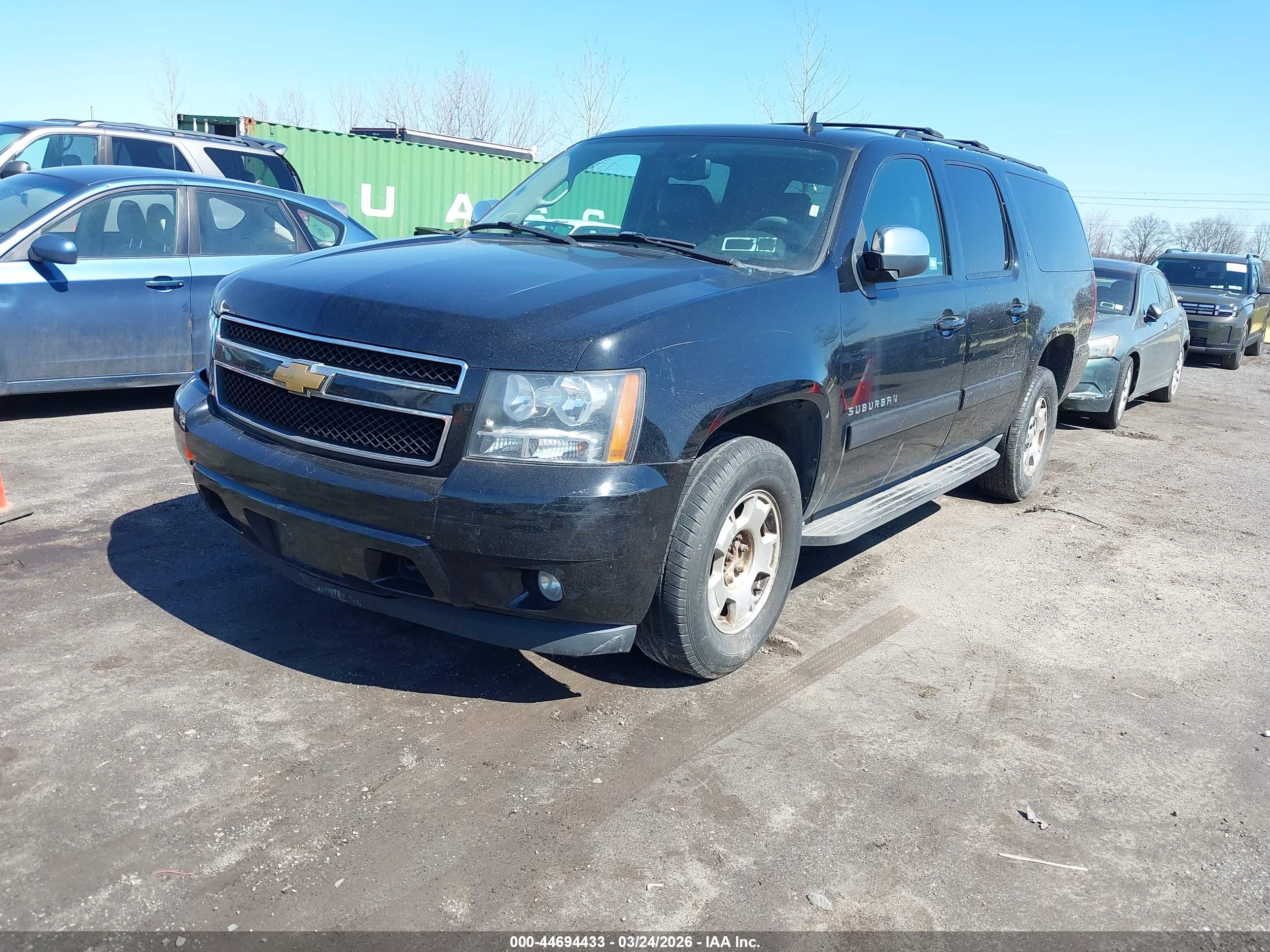 CHEVROLET SUBURBAN image 2