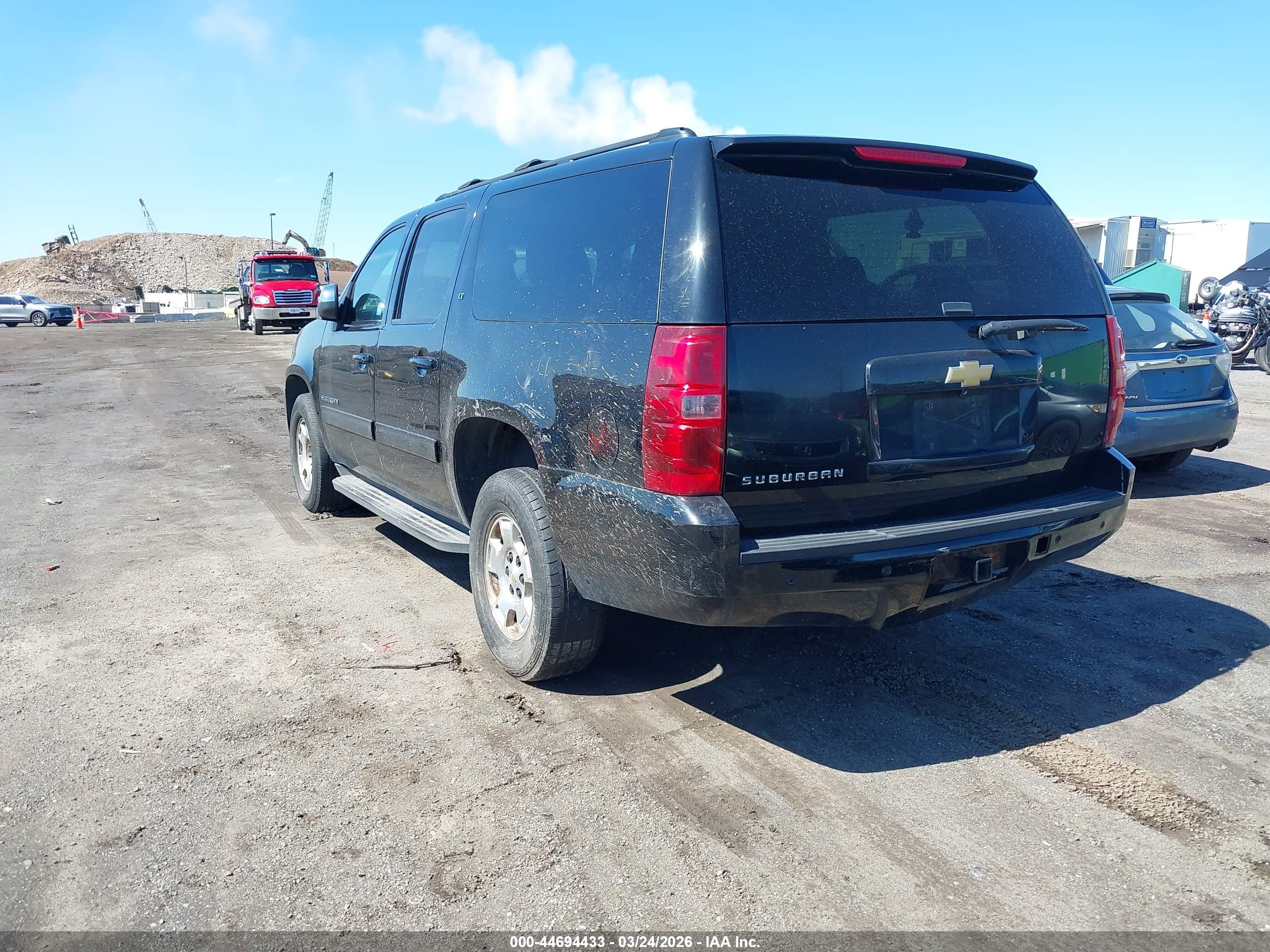 CHEVROLET SUBURBAN image 3