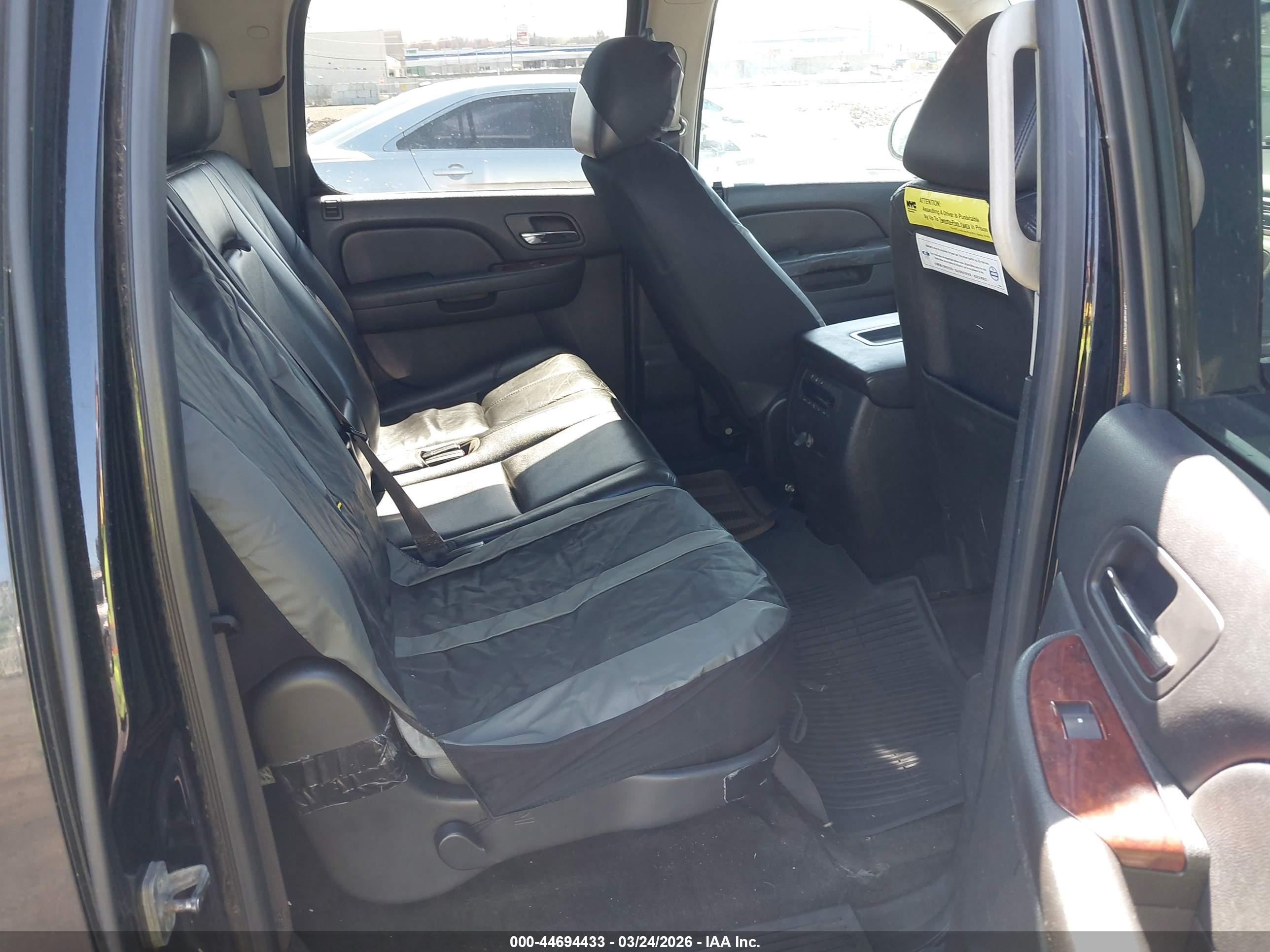 CHEVROLET SUBURBAN image 8