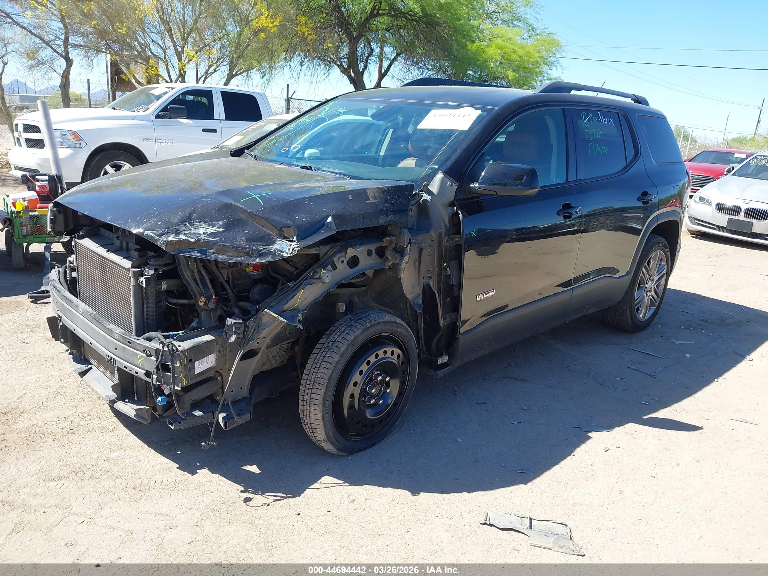 GMC ACADIA image 2