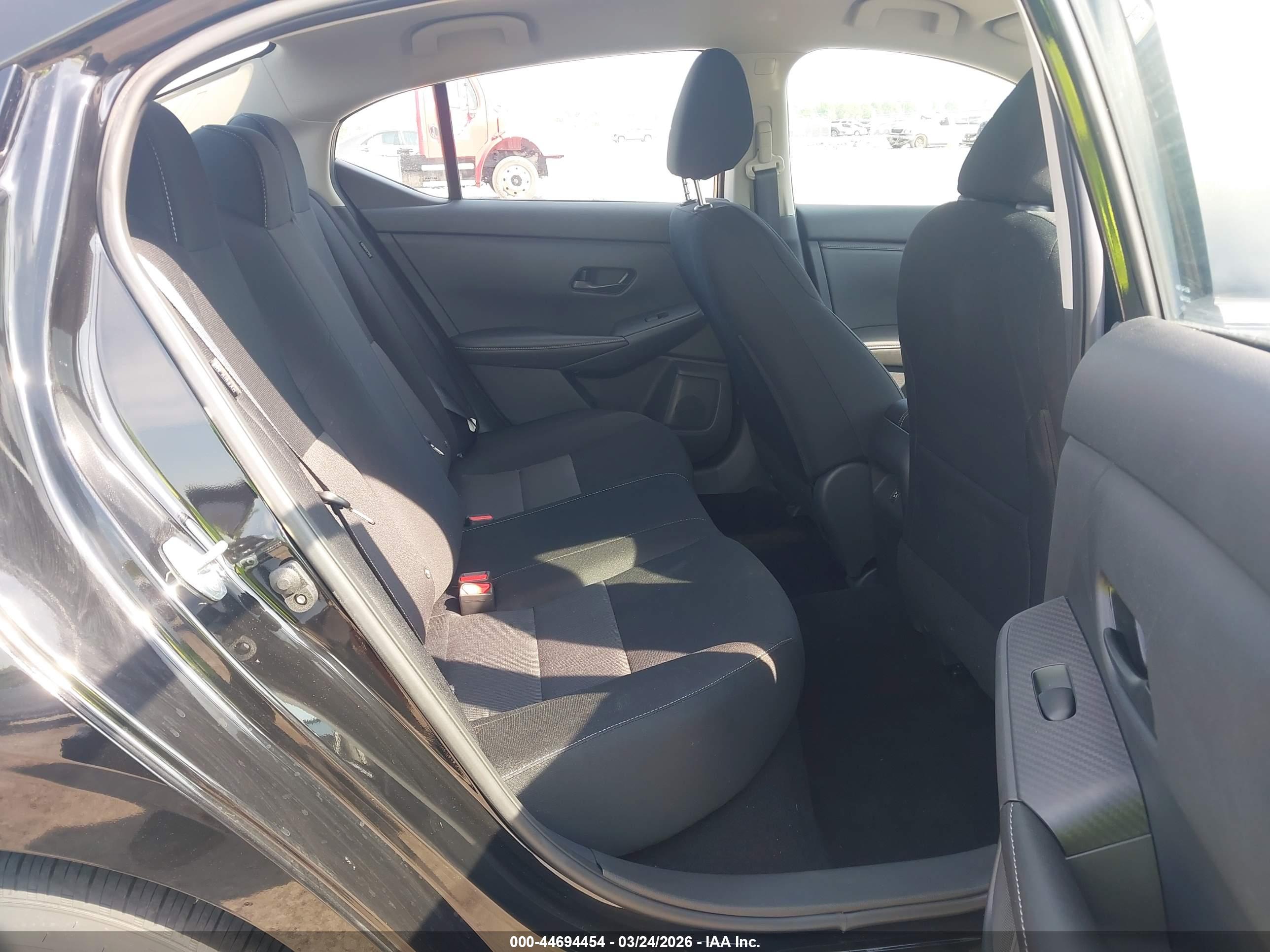 NISSAN SENTRA image 8