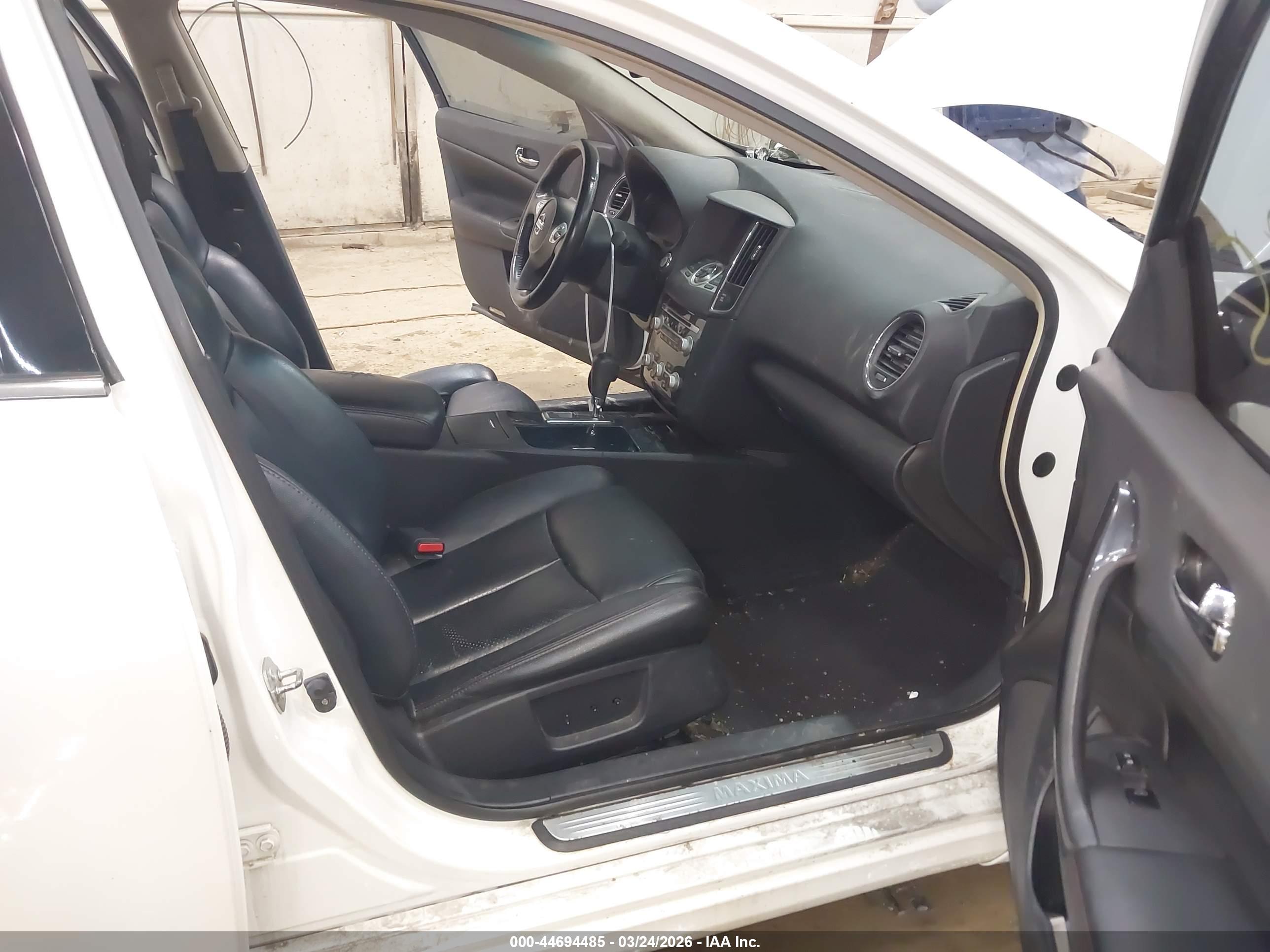 NISSAN MAXIMA image 5