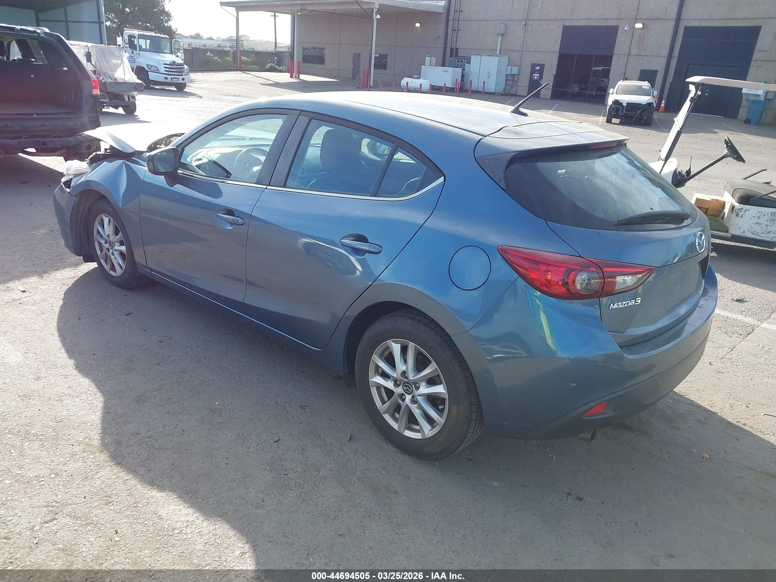 MAZDA MAZDA3 image 3