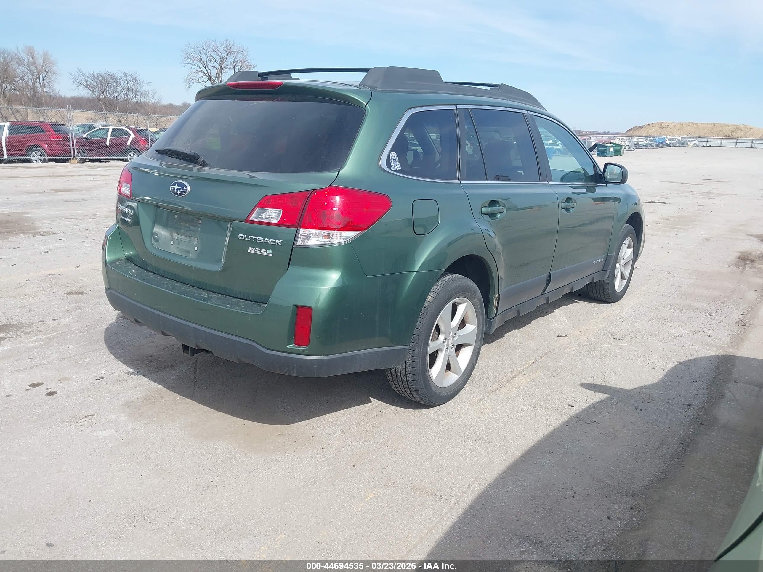 SUBARU OUTBACK image 4