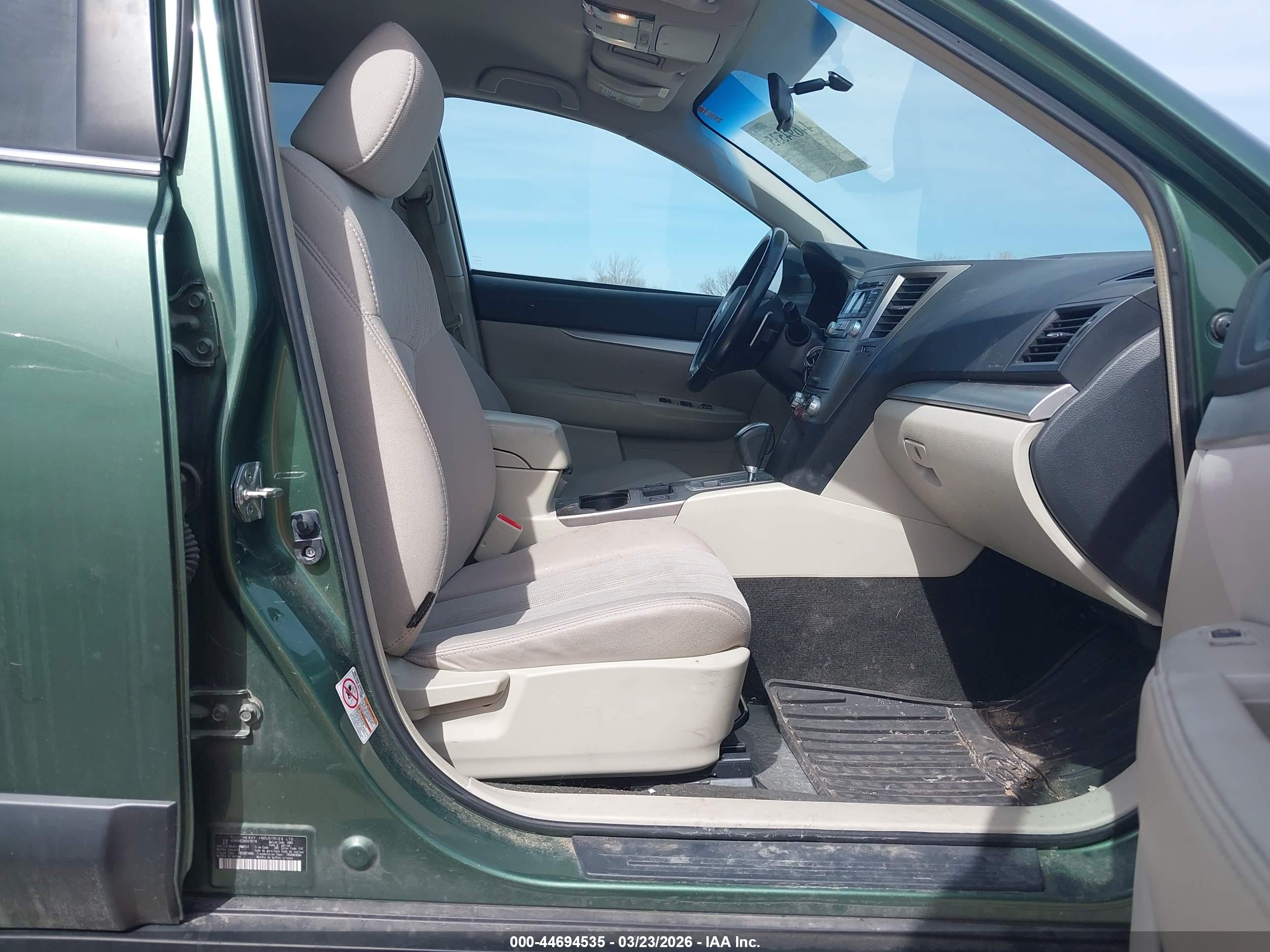 SUBARU OUTBACK image 5