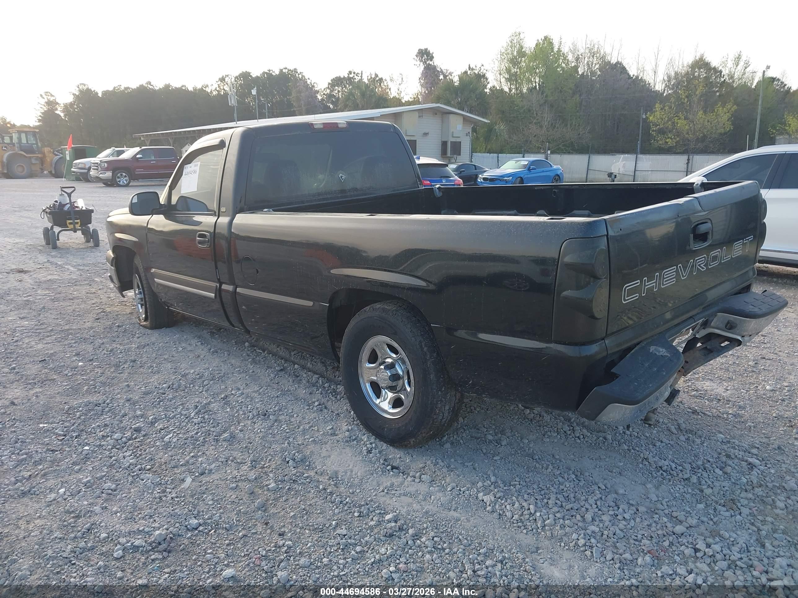 CHEVROLET SILVERADO image 3