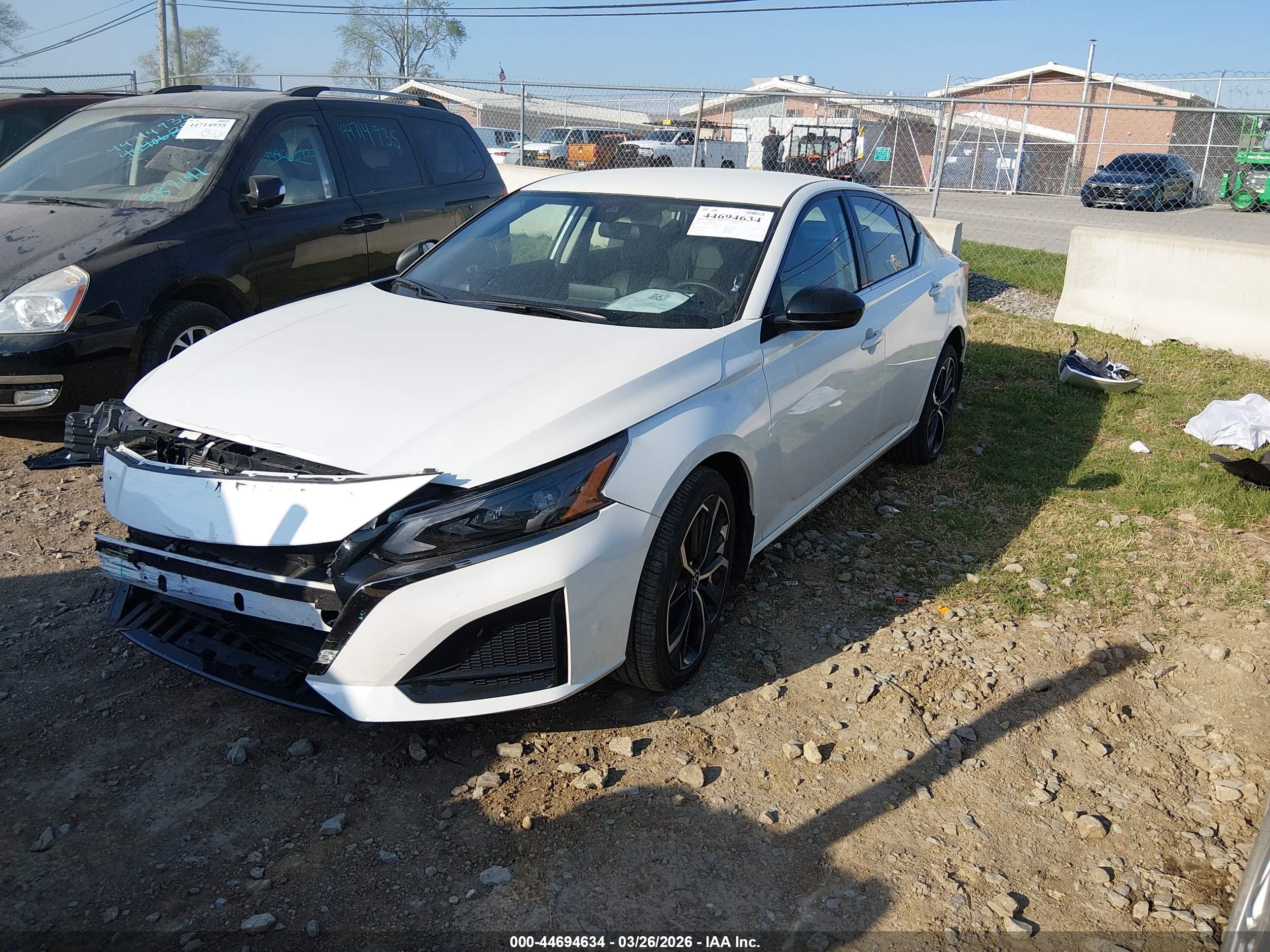 NISSAN ALTIMA image 2