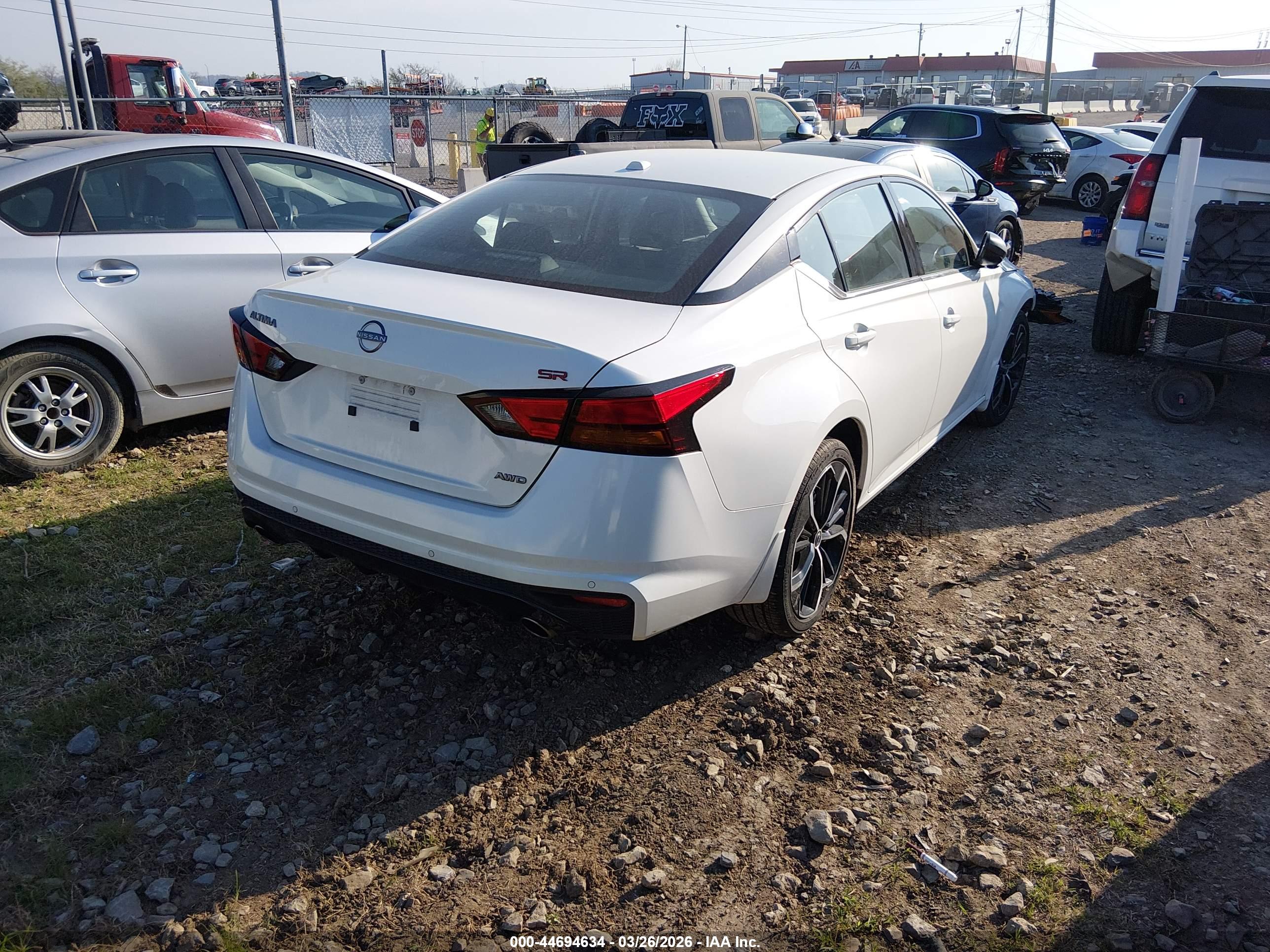NISSAN ALTIMA image 4