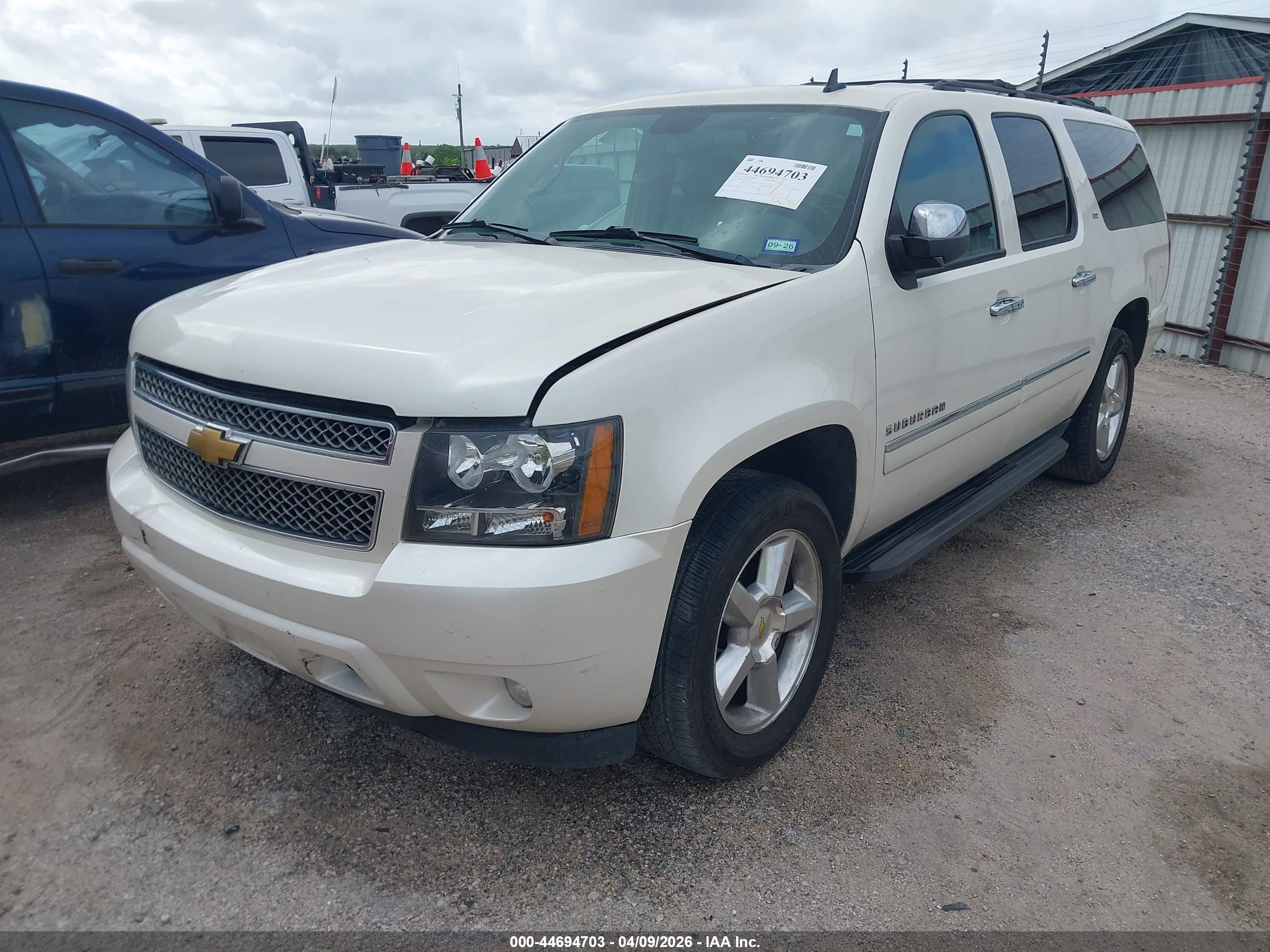 CHEVROLET SUBURBAN image 2