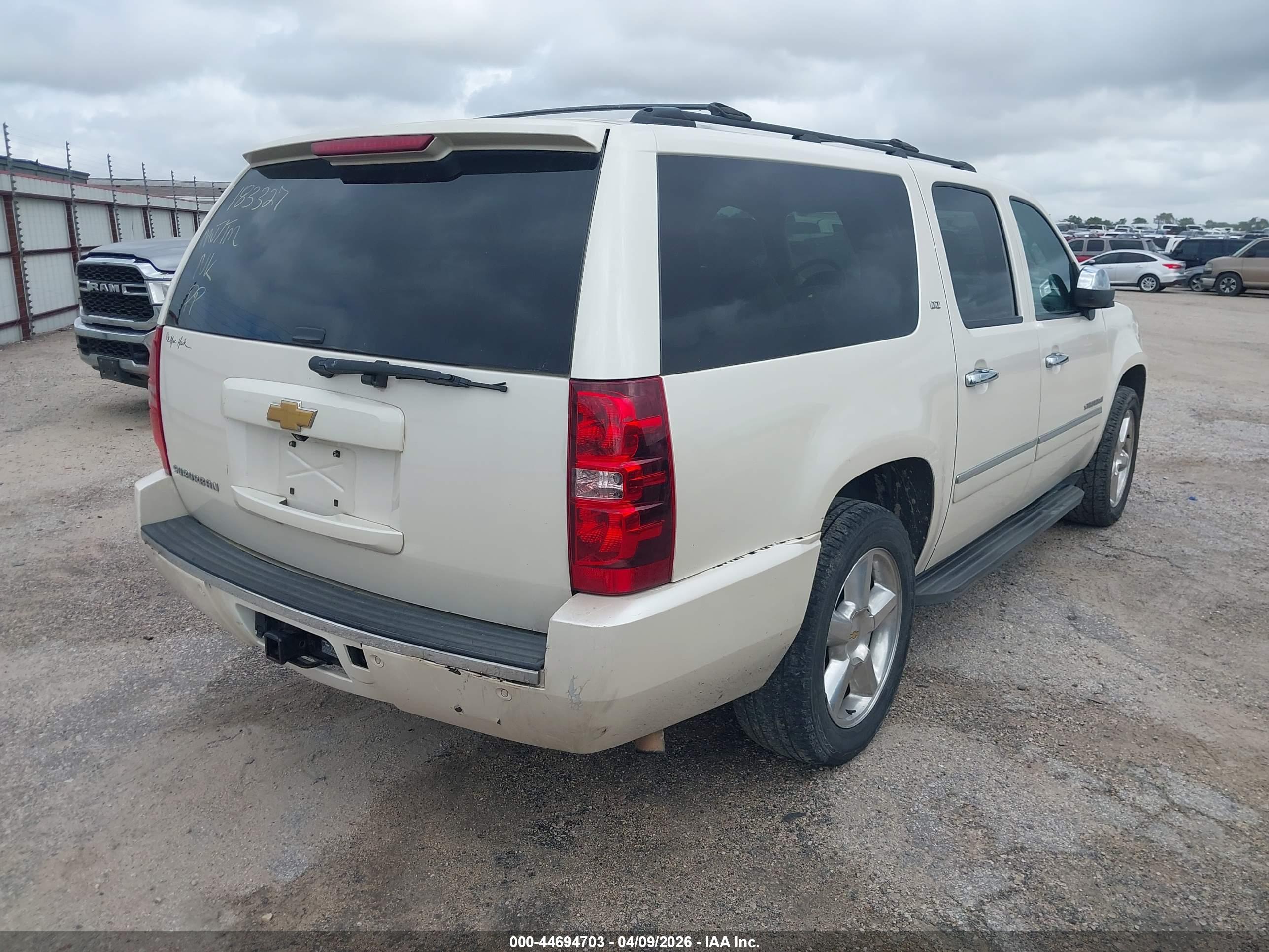 CHEVROLET SUBURBAN image 4