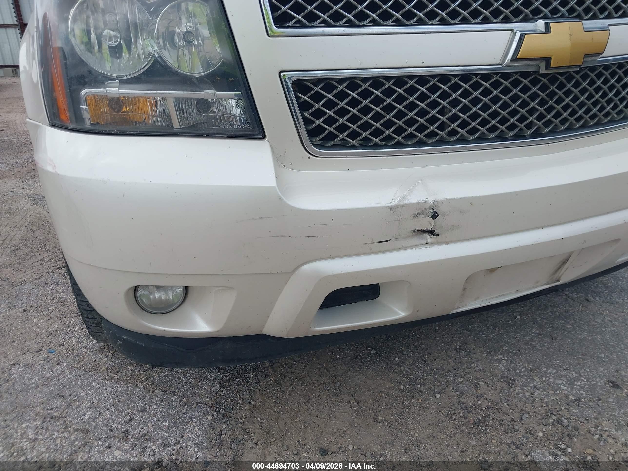CHEVROLET SUBURBAN image 6