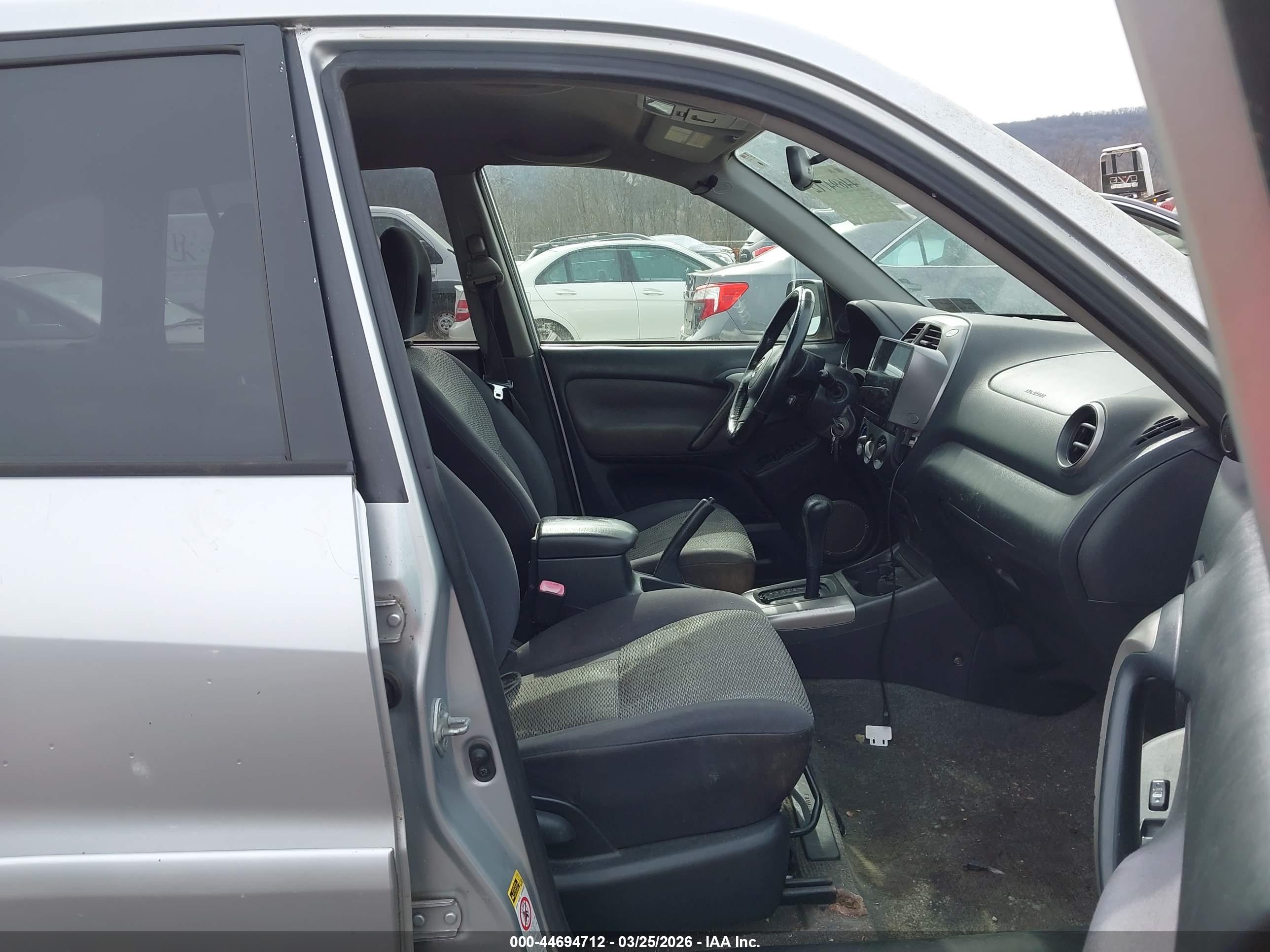 TOYOTA RAV4 image 5