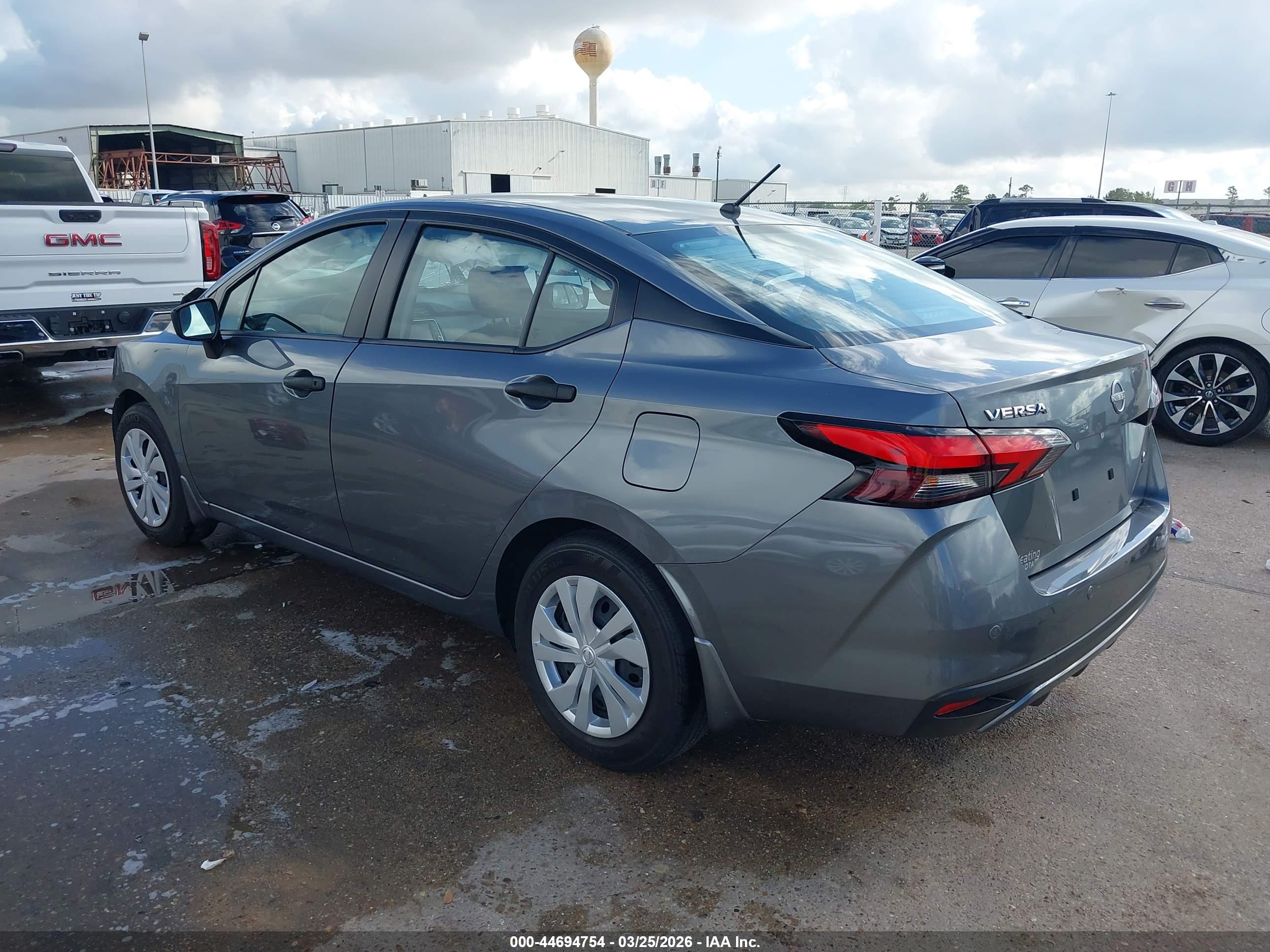 NISSAN VERSA image 3