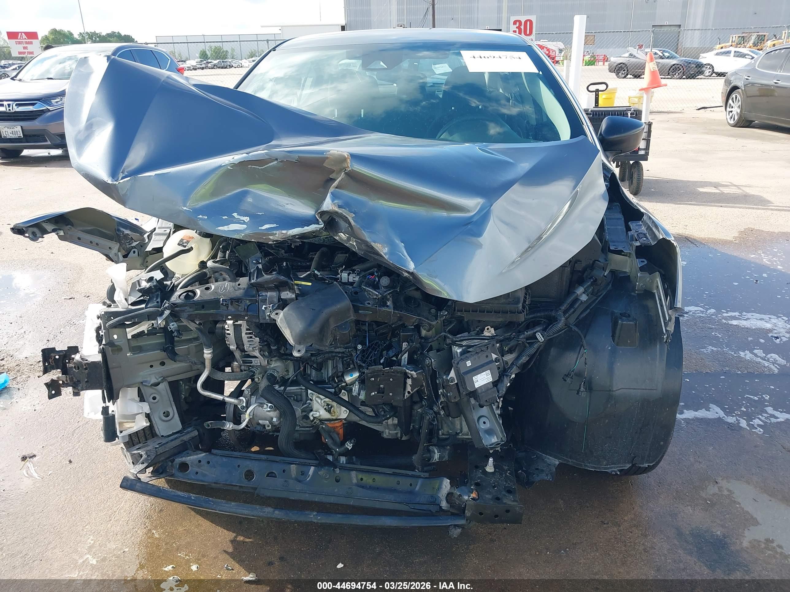 NISSAN VERSA image 6