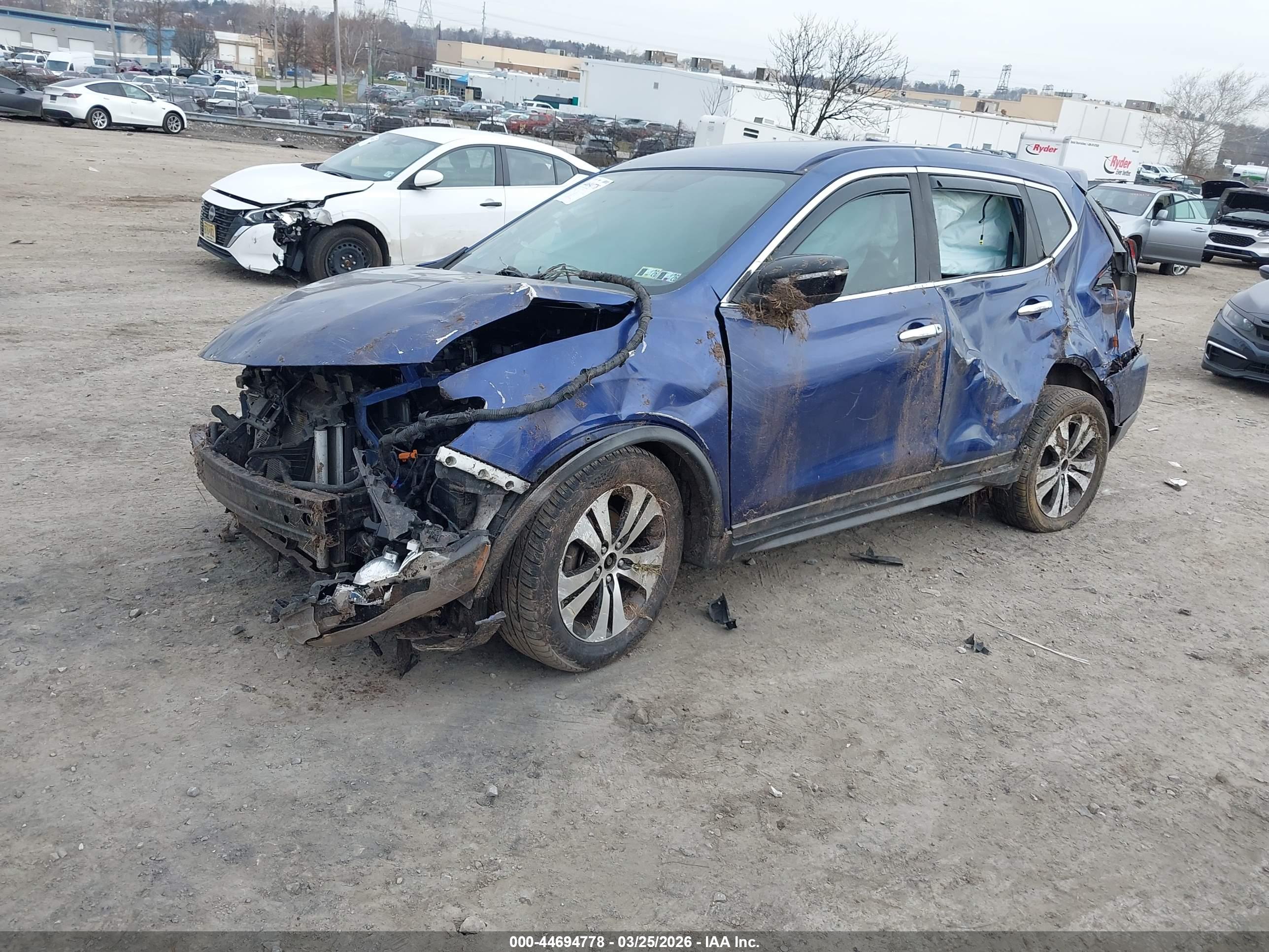 NISSAN ROGUE image 2