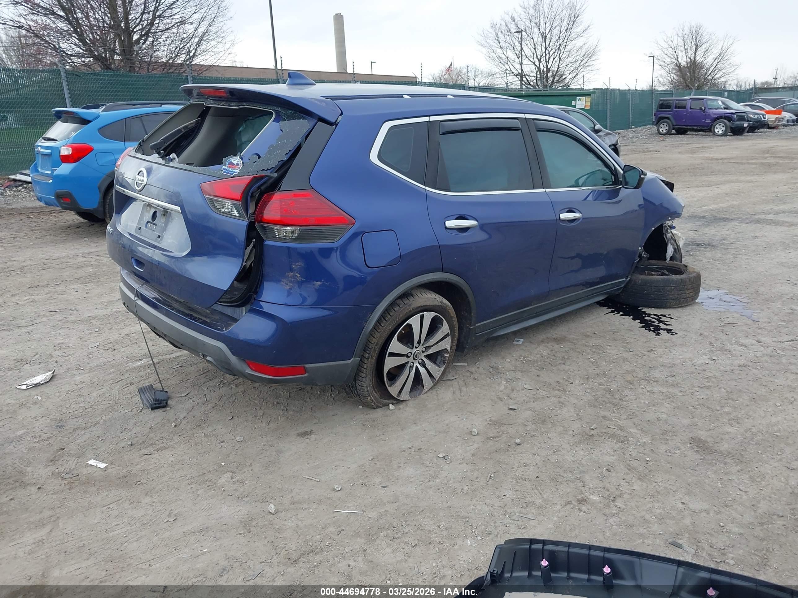 NISSAN ROGUE image 4