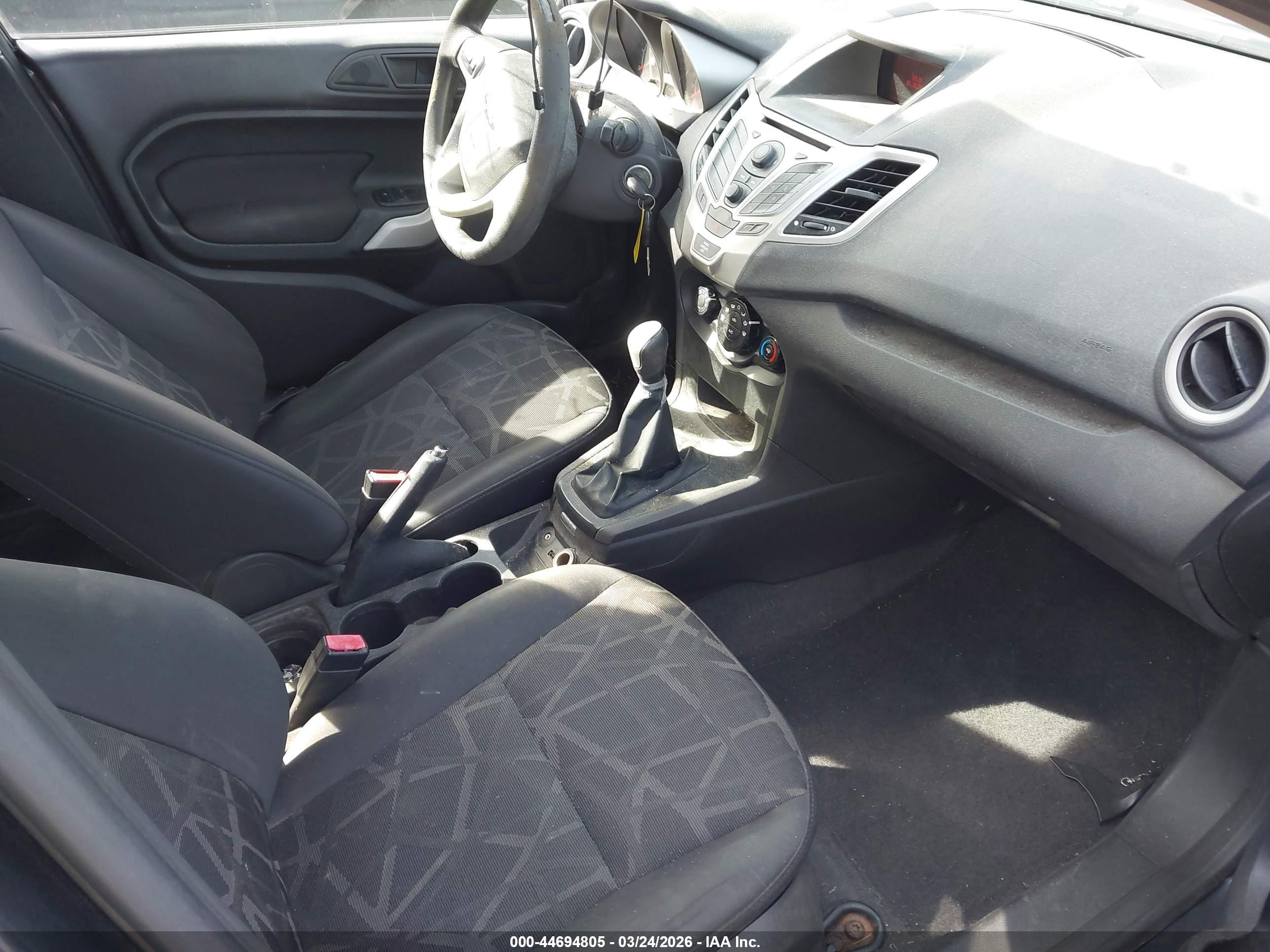 FORD FIESTA image 5