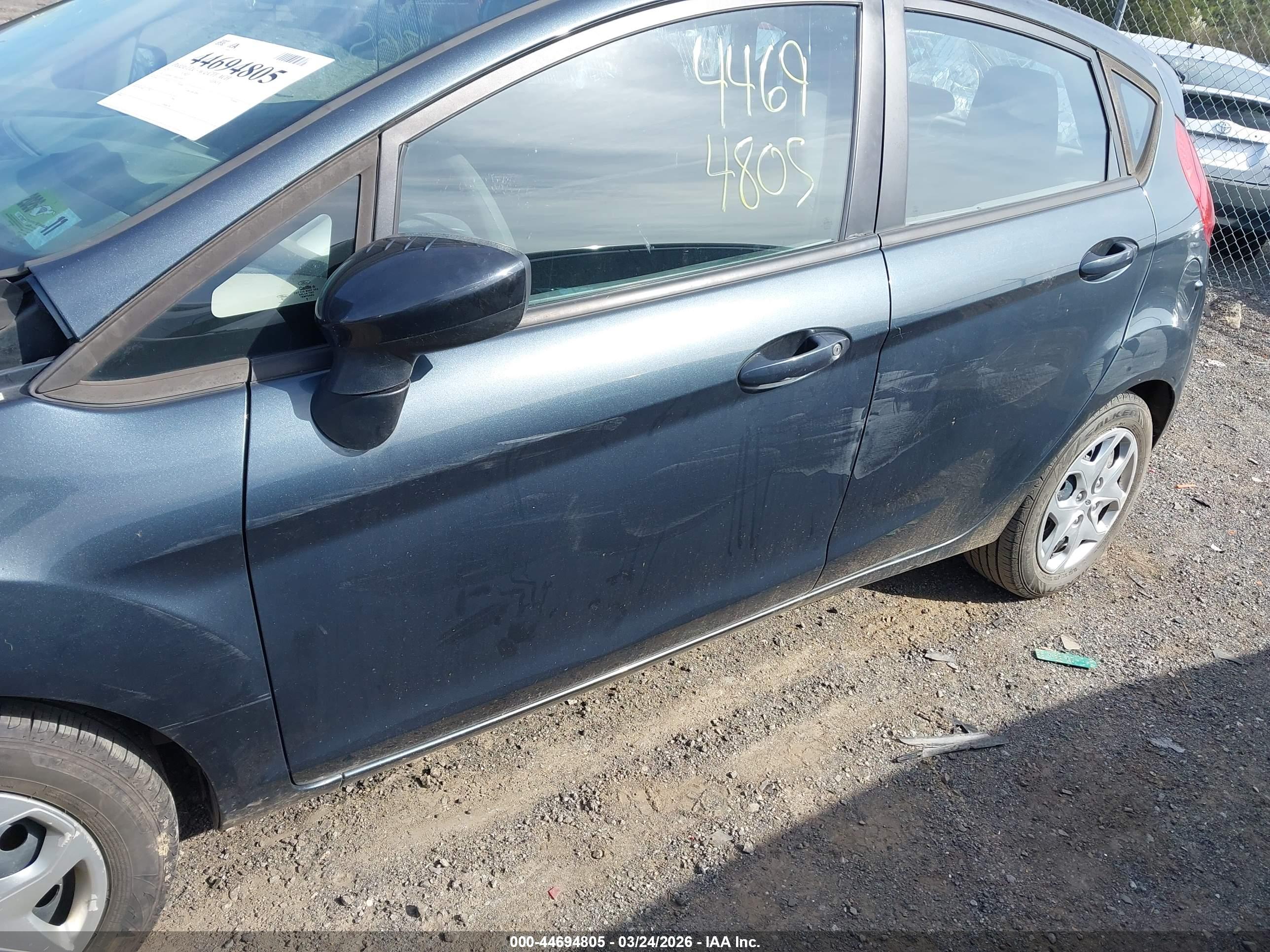 FORD FIESTA image 6