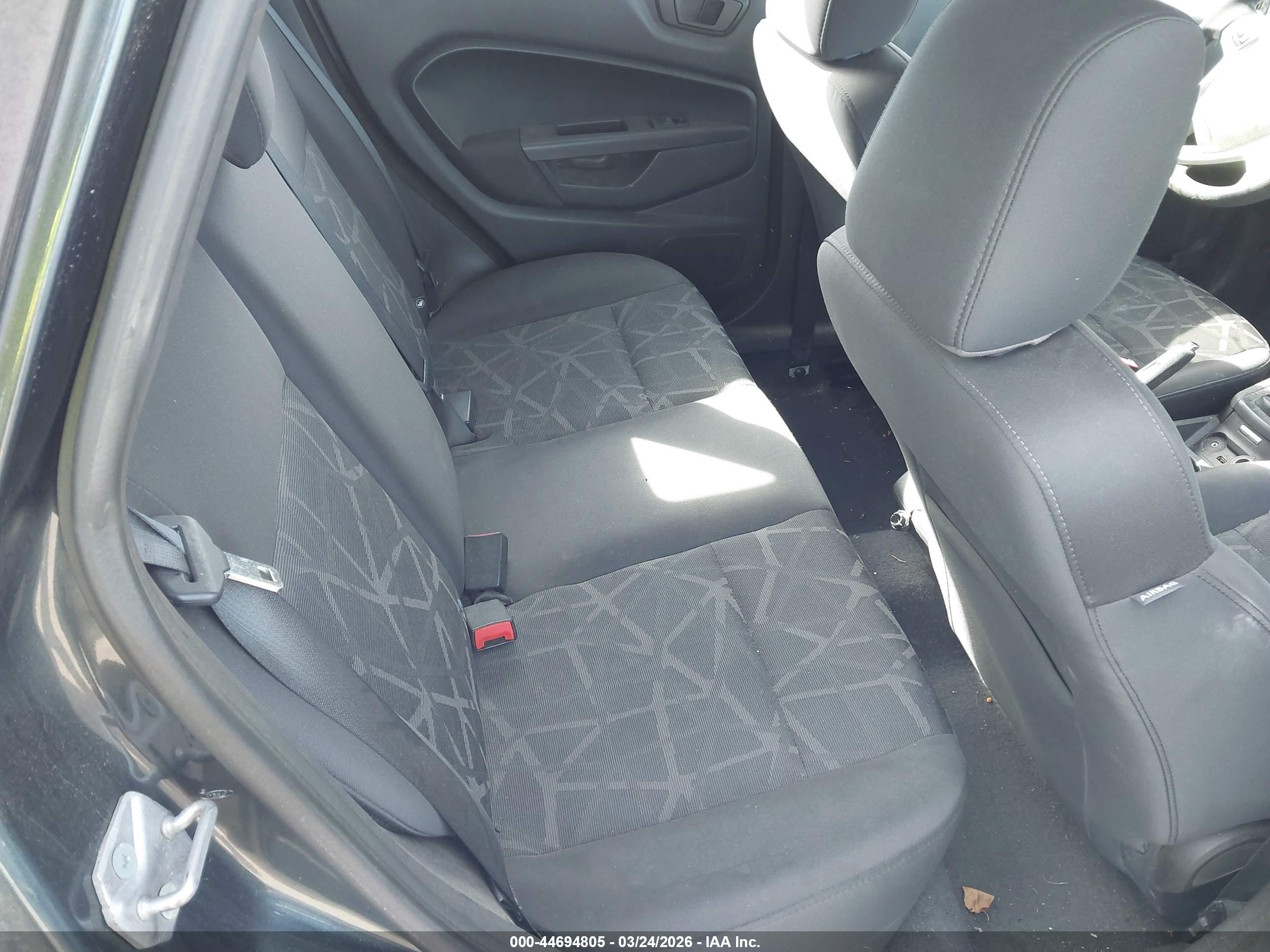 FORD FIESTA image 8