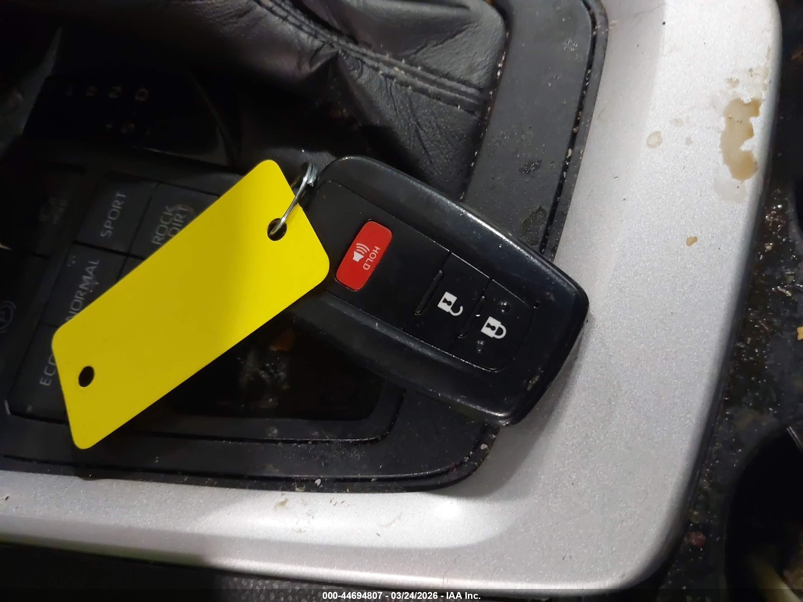 TOYOTA RAV4 image 11
