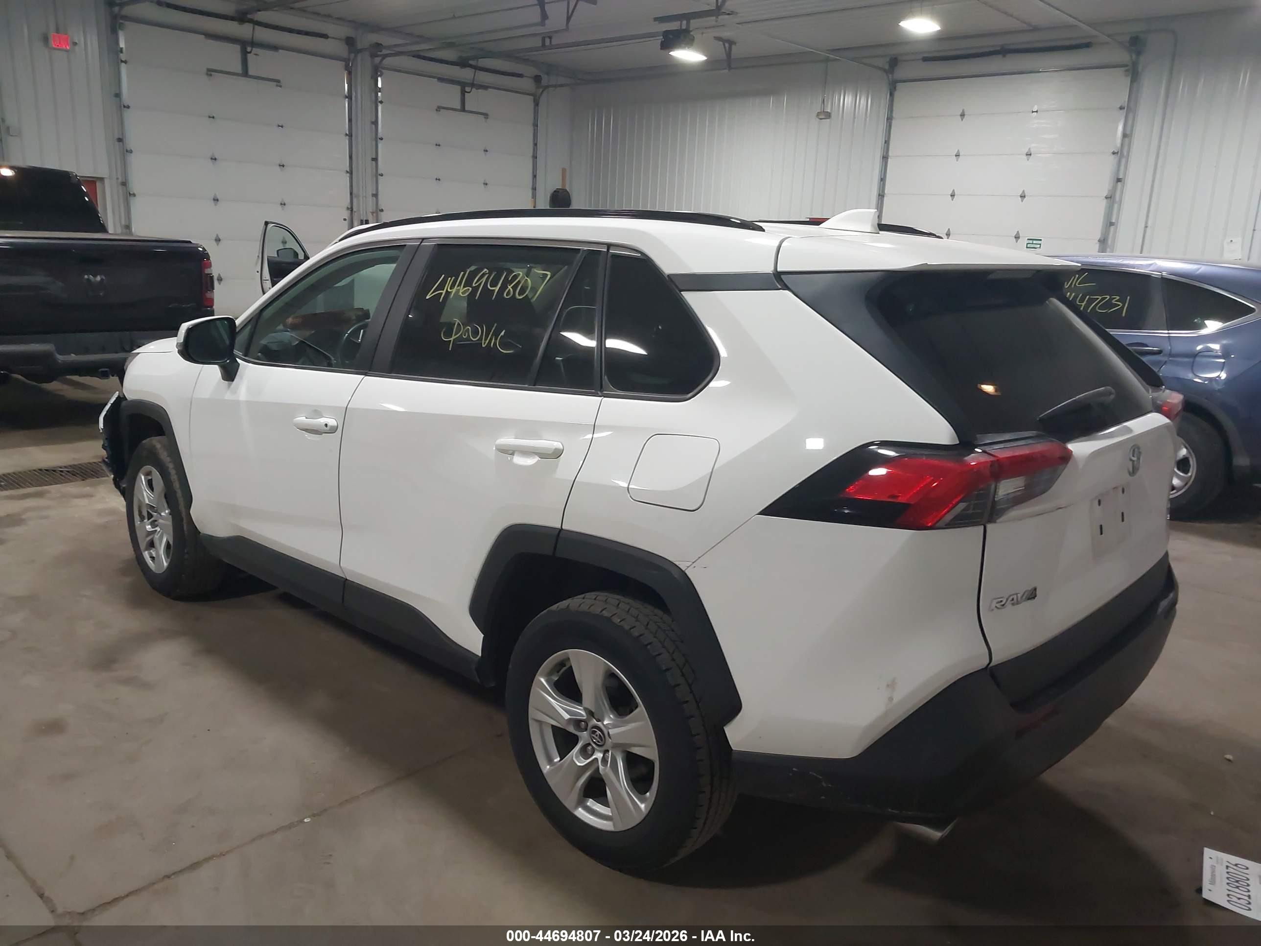 TOYOTA RAV4 image 3