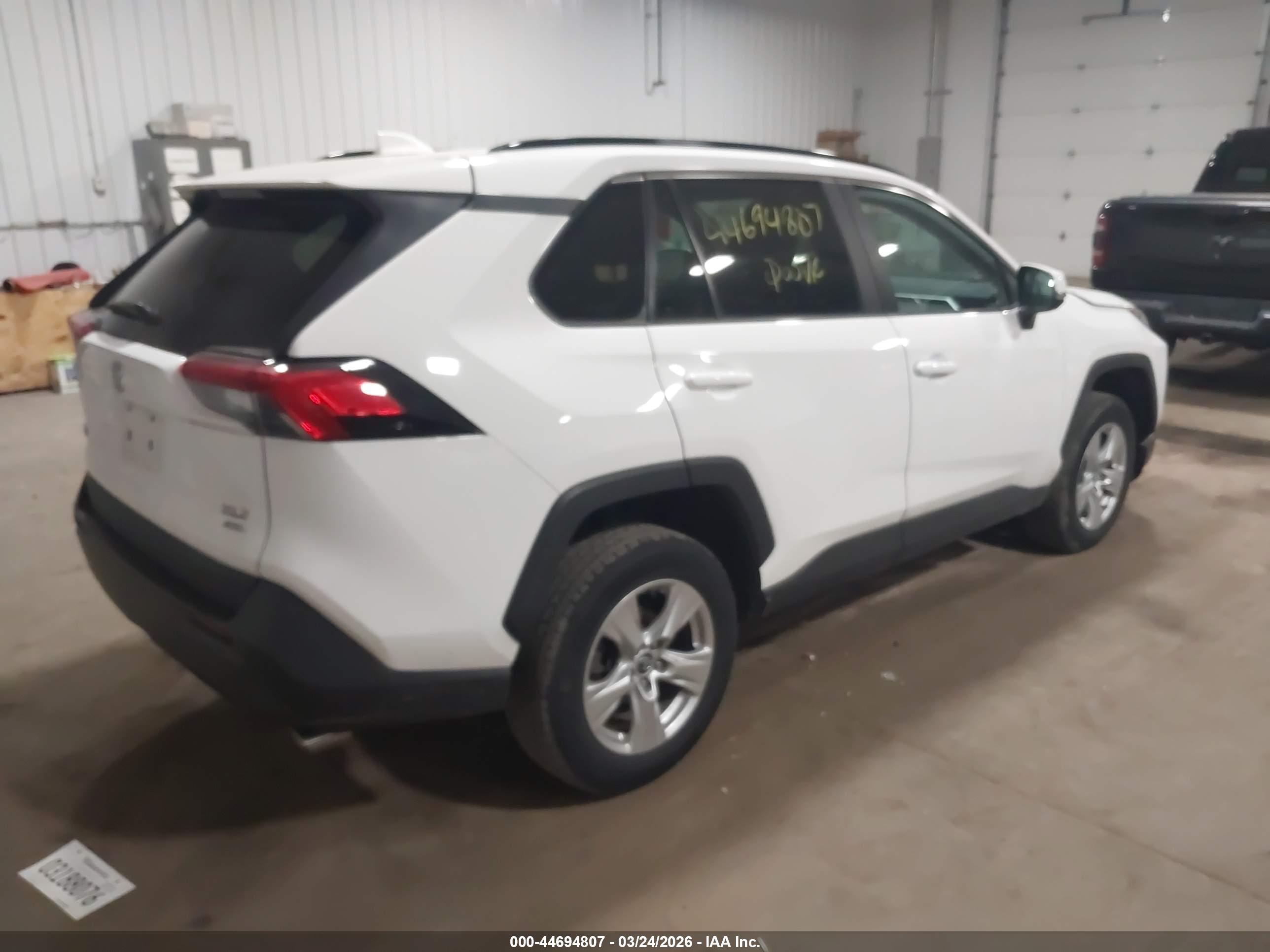 TOYOTA RAV4 image 4