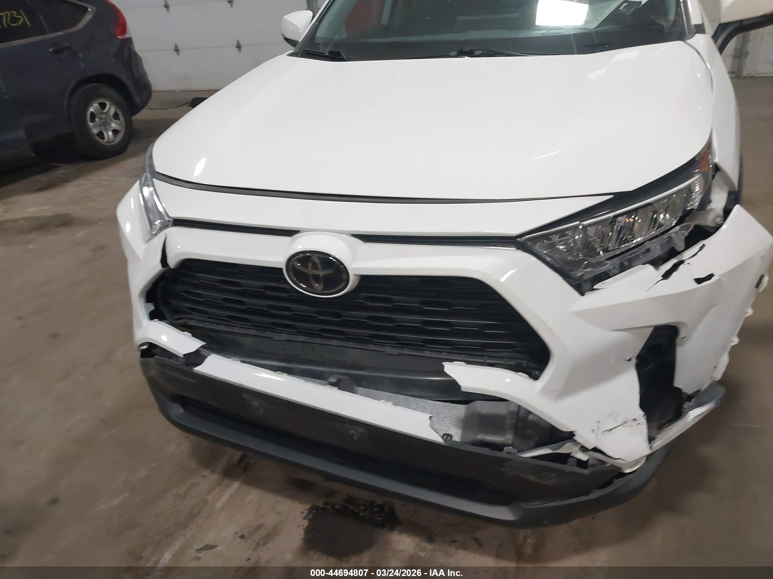 TOYOTA RAV4 image 6